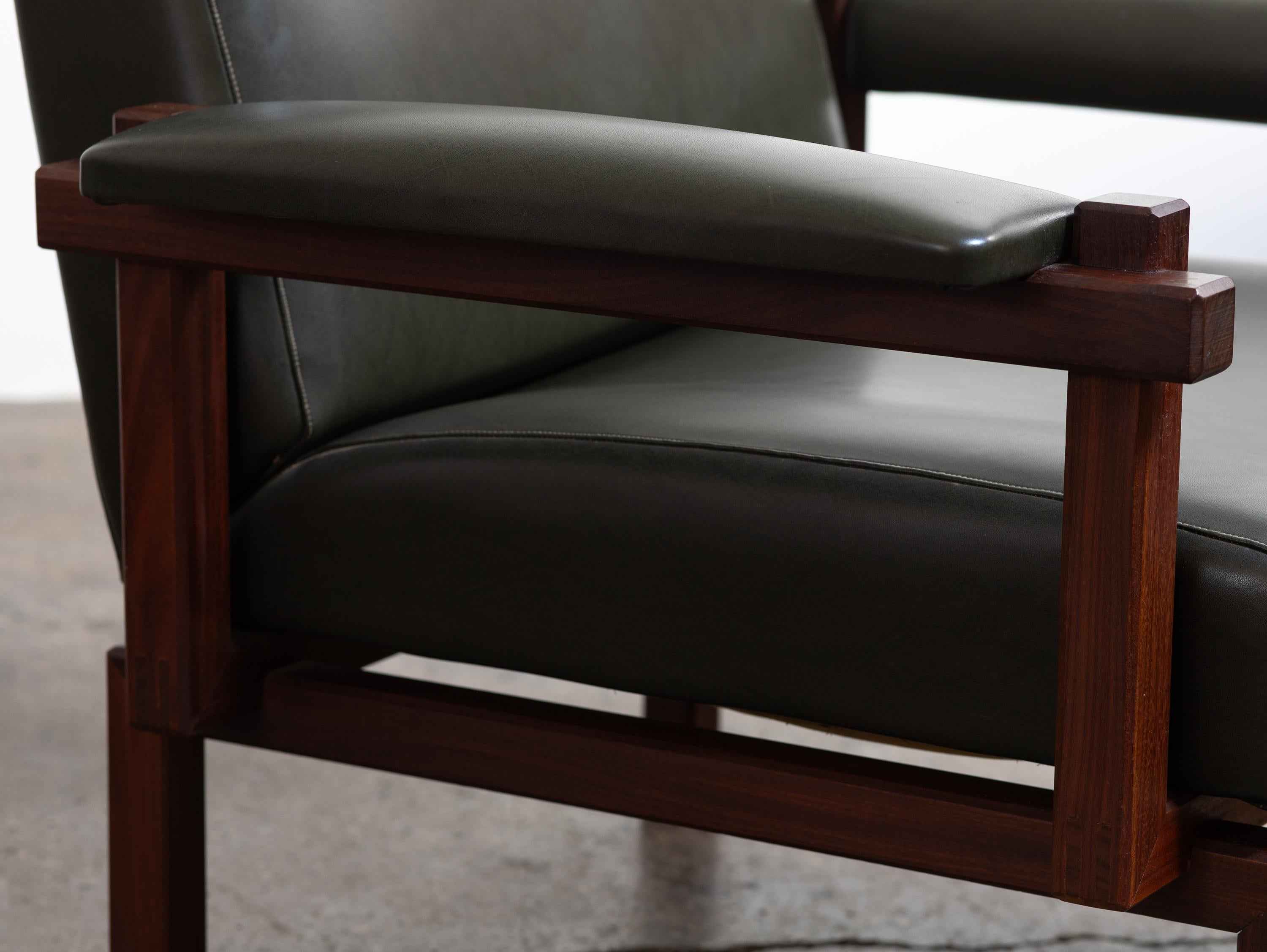Modernistische italienische Loungesessel „Grazia“ aus Nussbaumholz von Raffaella Crespi im Angebot 1