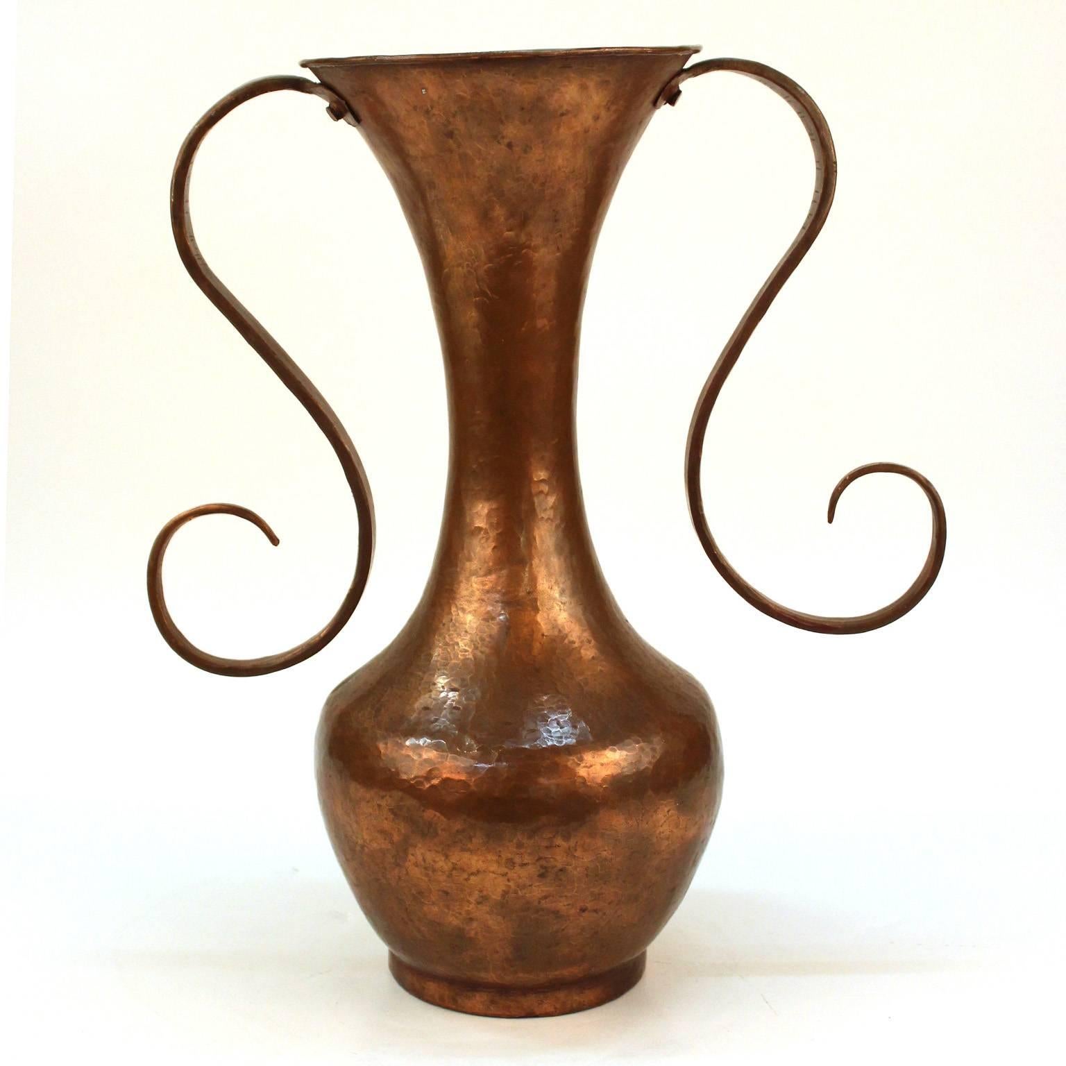 Italian Modernist Hammered Copper Vase In Good Condition In New York, NY