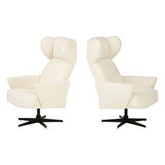Italian Modernist High-Back Swivel Chairs, Boucle Upholstery, 1960
