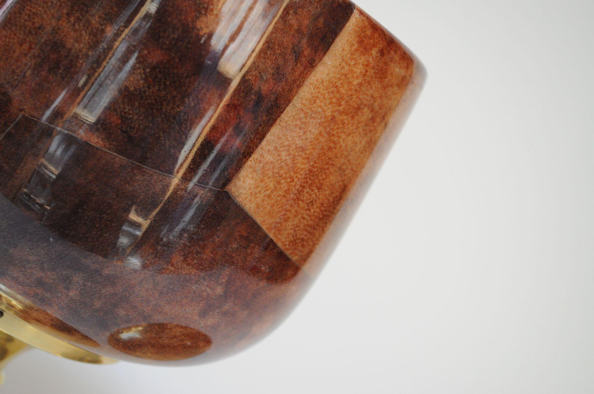Cubitera modernista italiana de latón y piel de cabra teñida de Aldo Tura Latón en venta