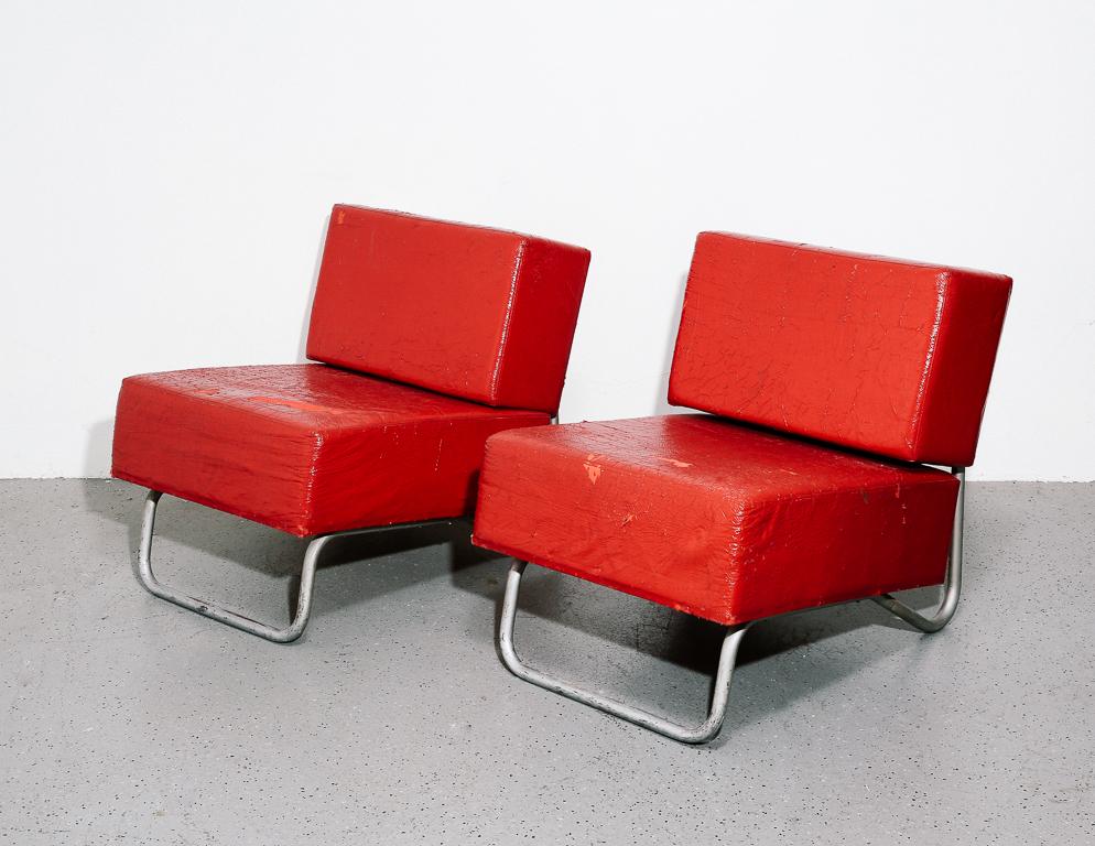 Modernist lounge chairs with silver painted tubular frames and red foam cushions. Signed Aerre Arredatori Riuniti / Messina. 2 available.

Measure: 17