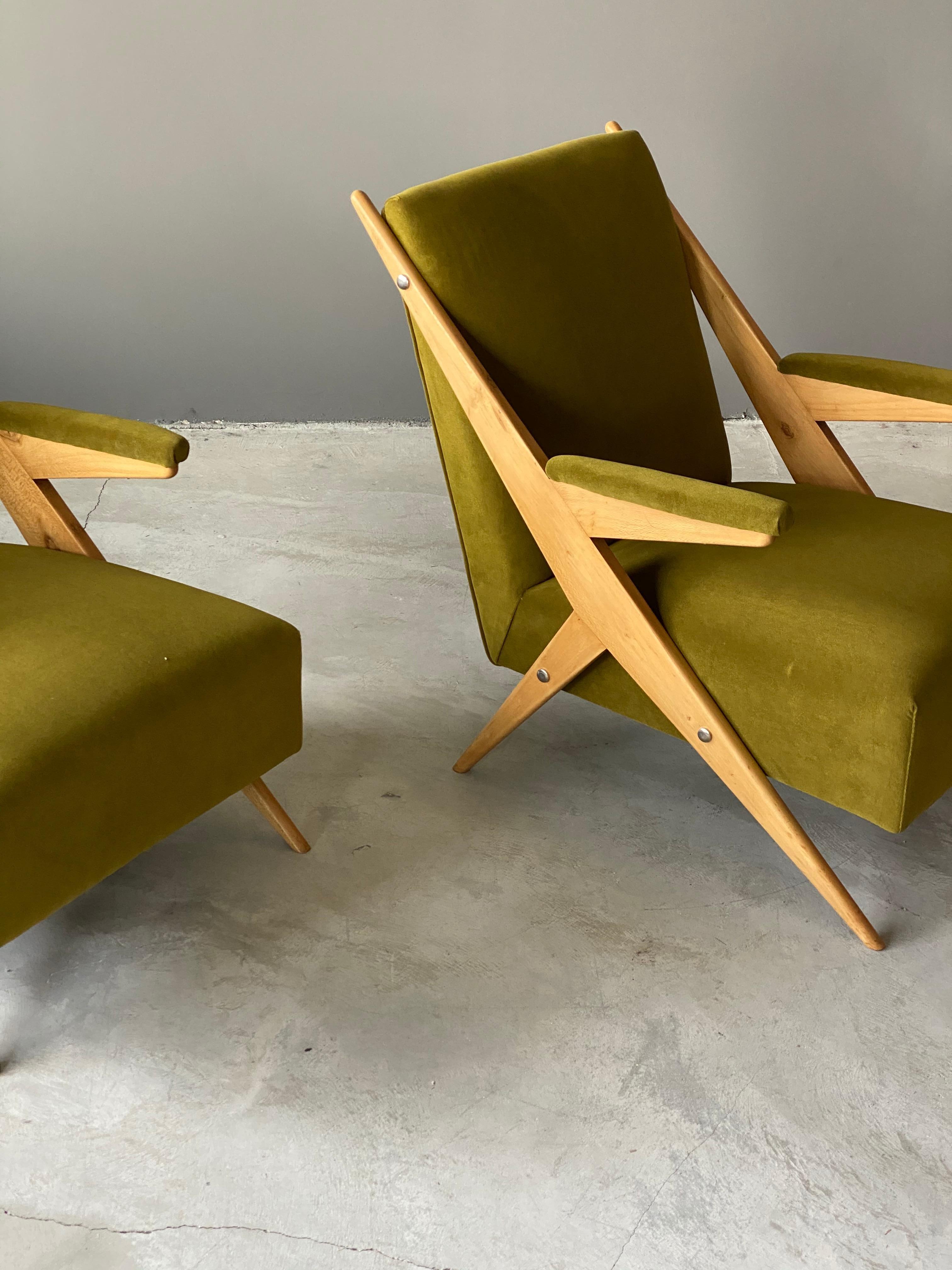 Italian, Modernist Lounge Chairs, Light Wood, Green Velvet, Italy, 1960s In Good Condition In High Point, NC