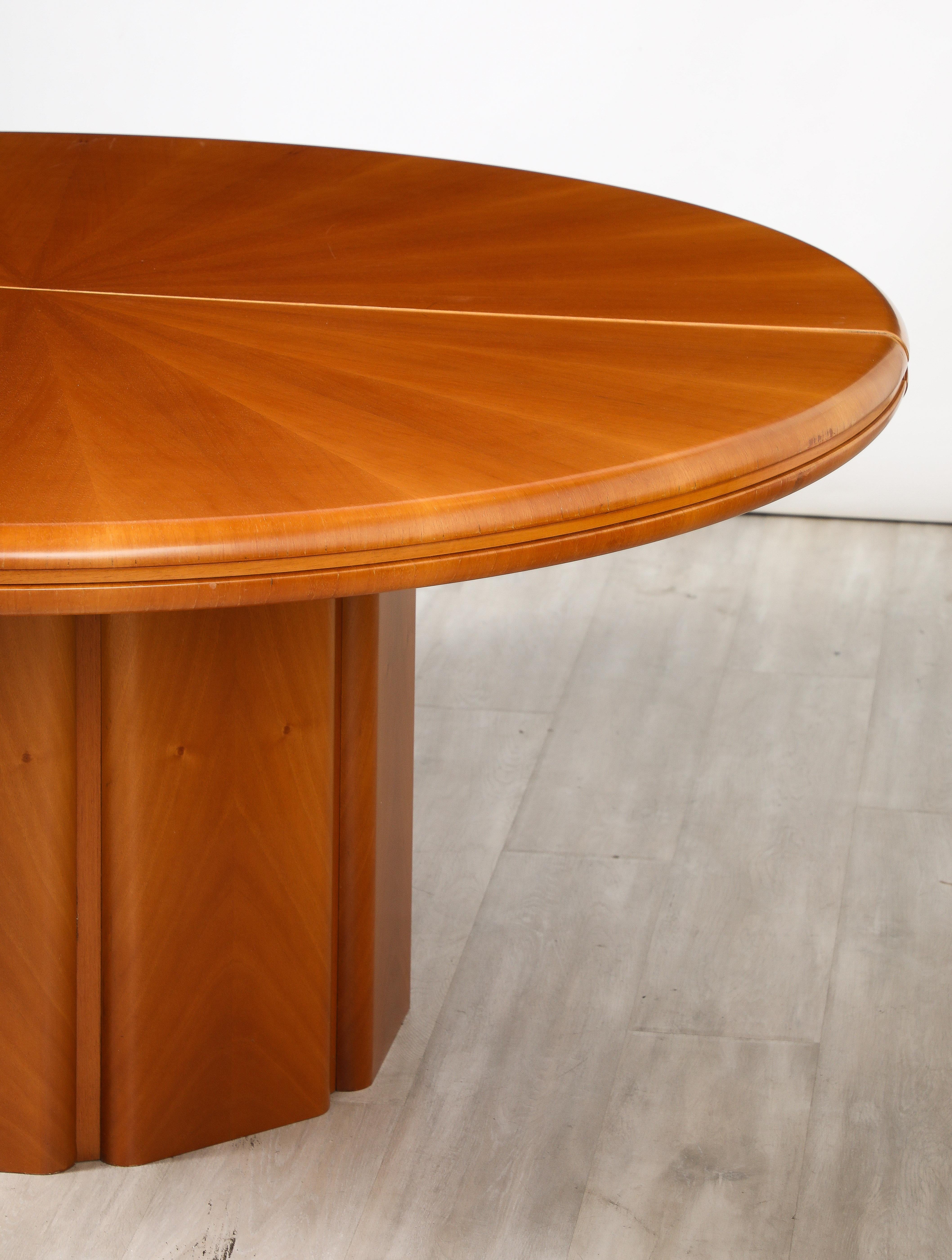 Italian Modernist Maple Wood Center / Dining Table, circa 1970  For Sale 8