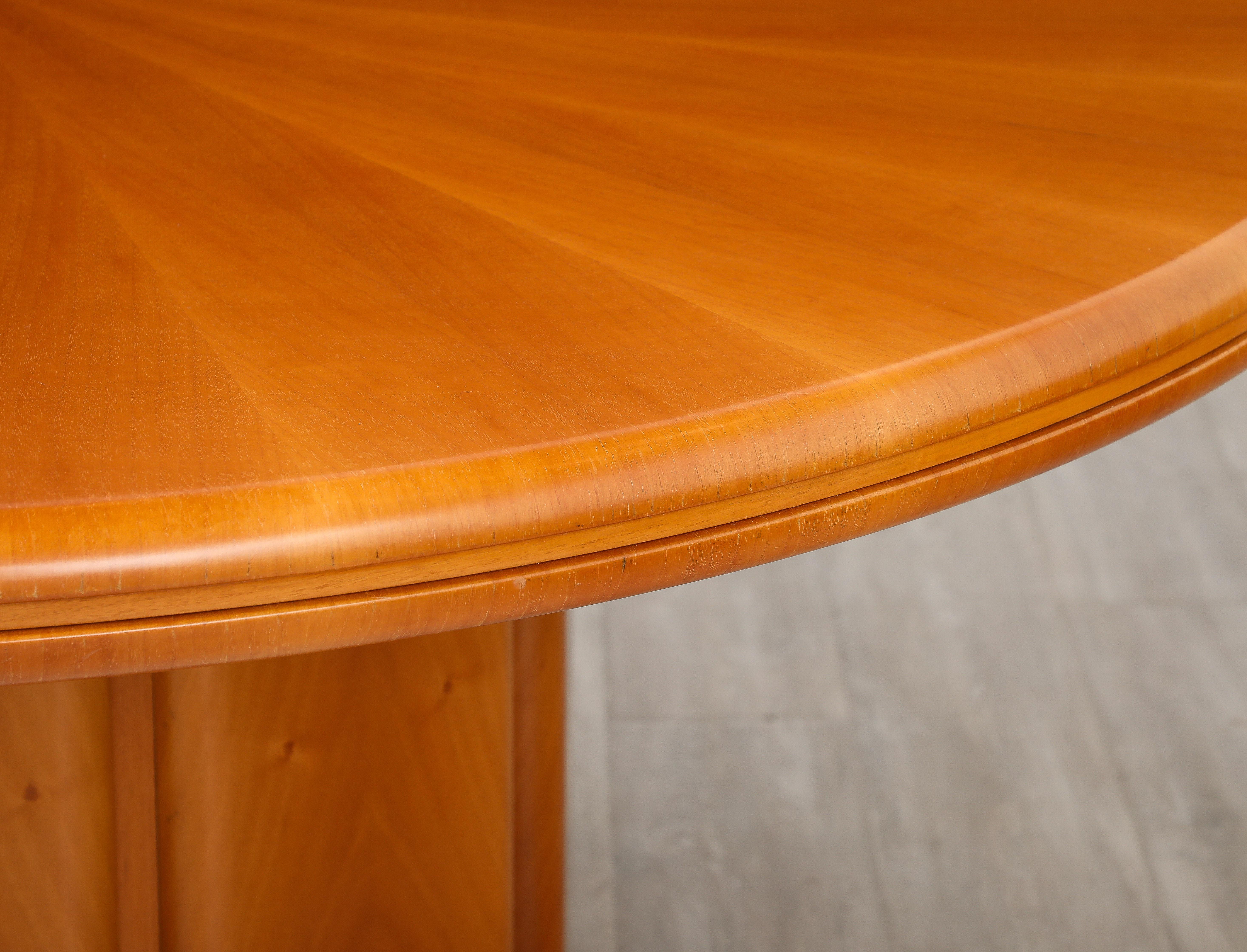 Late 20th Century Italian Modernist Maple Wood Center / Dining Table, circa 1970  For Sale