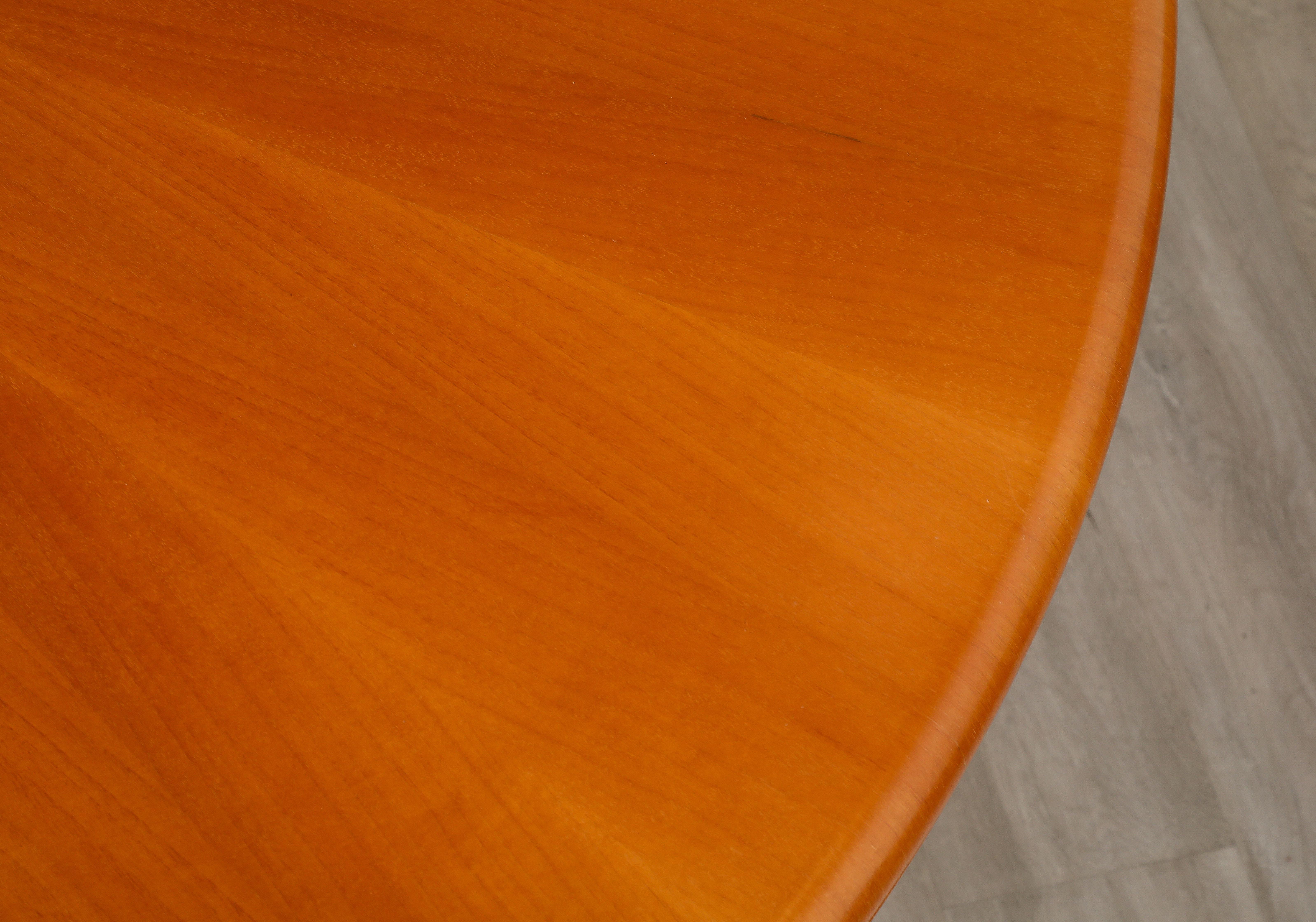 Italian Modernist Maple Wood Center / Dining Table, circa 1970  For Sale 2