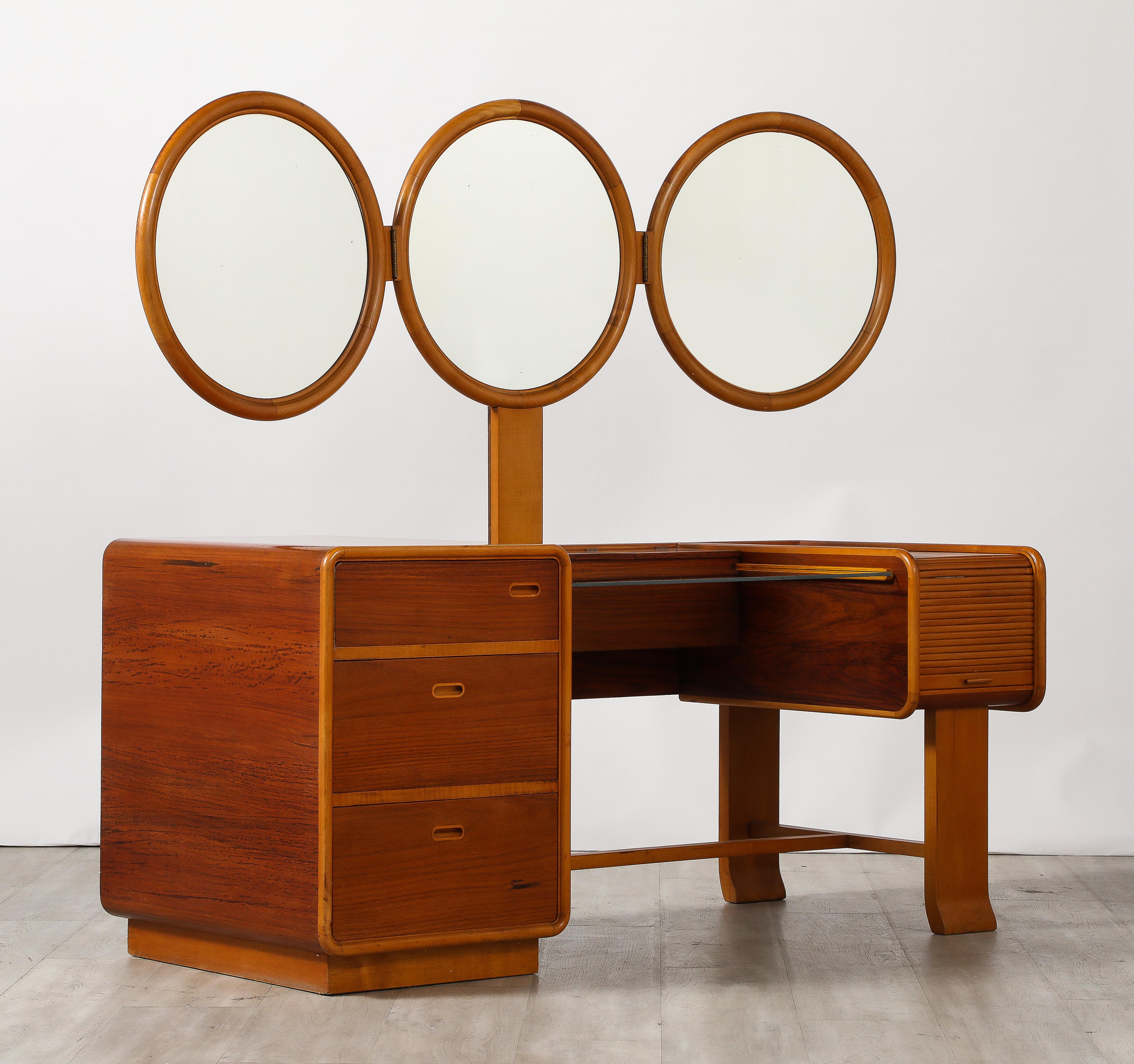 Tavolo e mobile da toilette modernista in legno d'acero, Italia, circa 1950 In condizioni buone in vendita a New York, NY