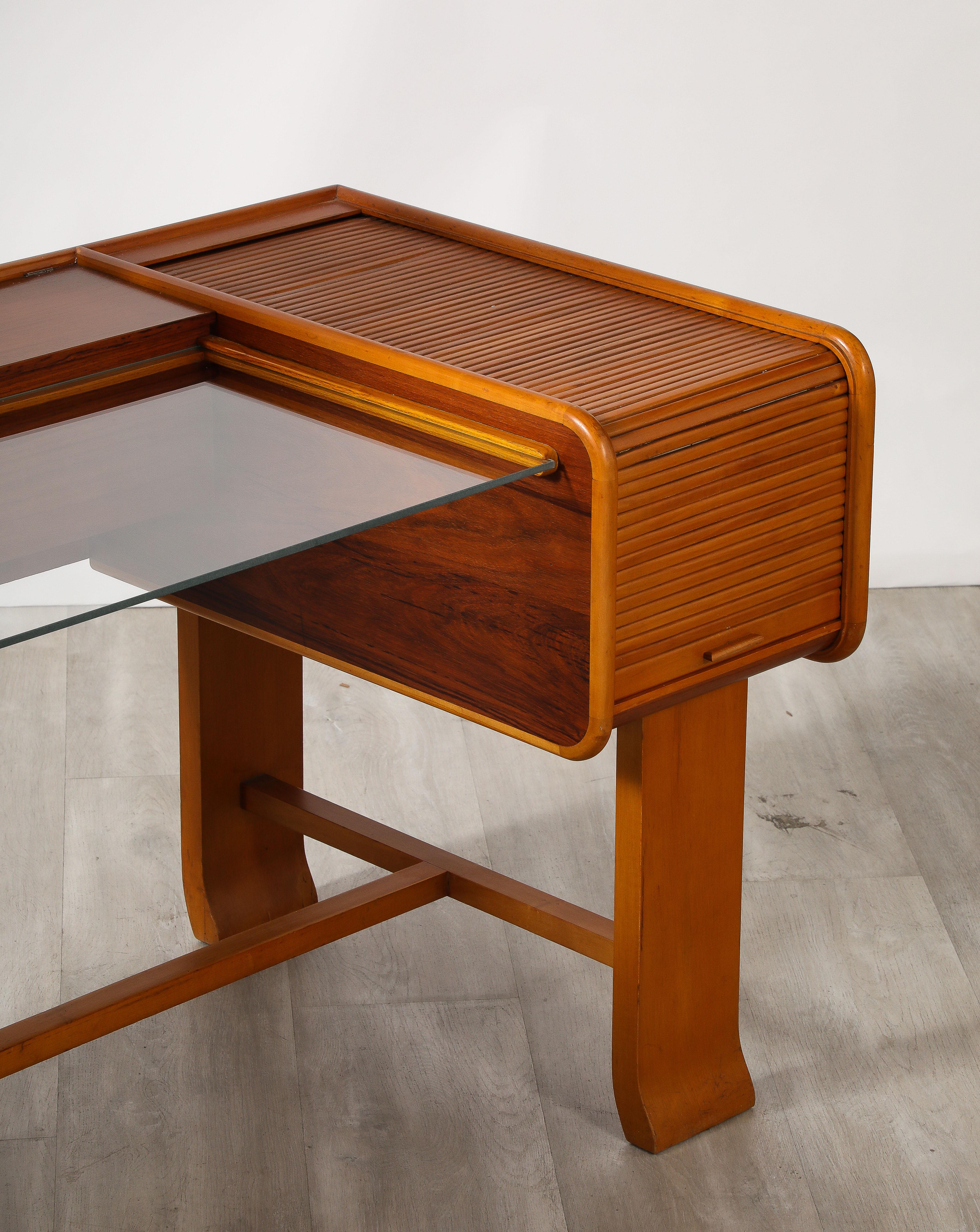 Metà XX secolo Tavolo e mobile da toilette modernista in legno d'acero, Italia, circa 1950 in vendita