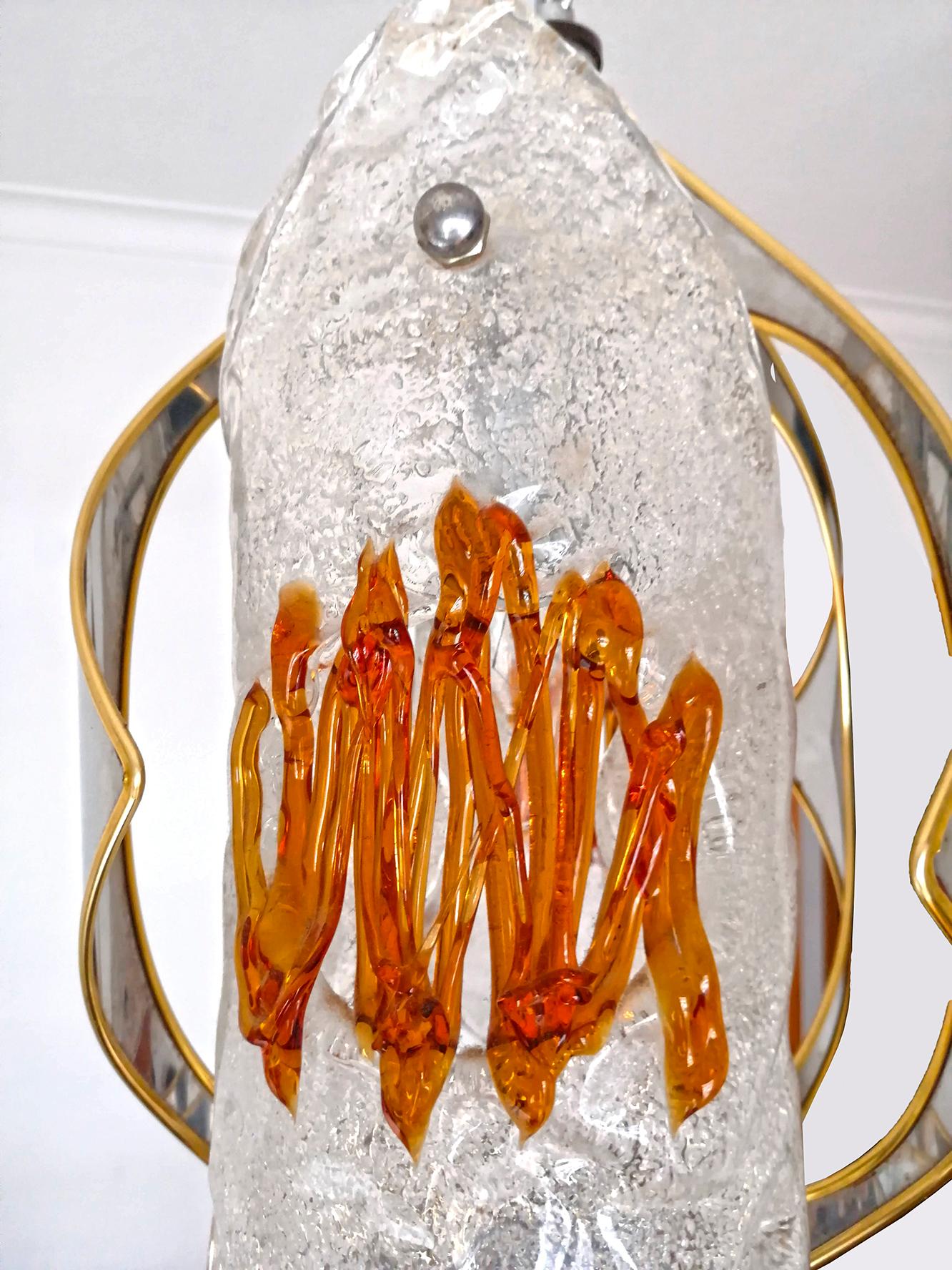 Cromo Toni Zuccheri per Mazzega. Lampadario di Murano di metà secolo in ambra e cromo c1970 in vendita