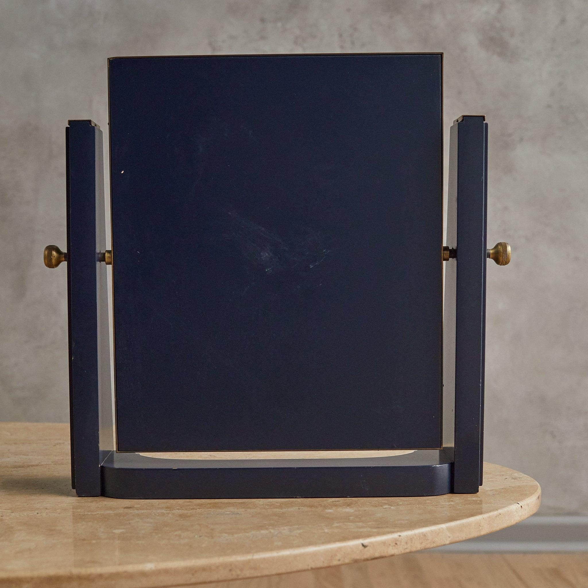 Miroir de coiffeuse moderniste italienne en métal et laiton, années 1960 en vente 3