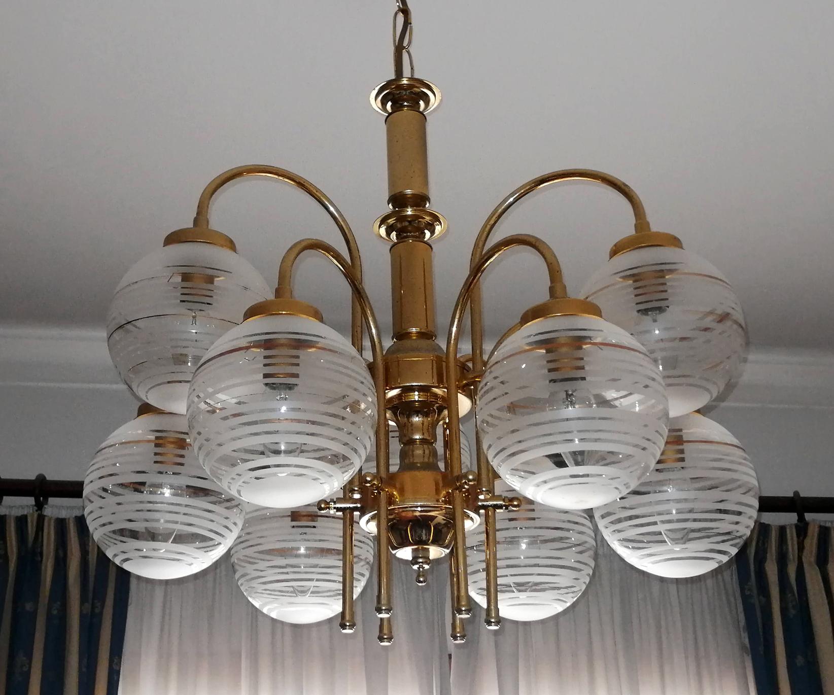 Measures:
Diameter 23.62 in / 60 cm
Height 29.52 in (23.62 in + 6 in/chain)/ 75 cm (60cm + 15cm/chain)
Weight 14.33 lb/ 6.5 Kg
Measures: Globe/diameter 6 in. (15cm).
9 light bulbs E14/ good working condition/European wiring.
Your item will be