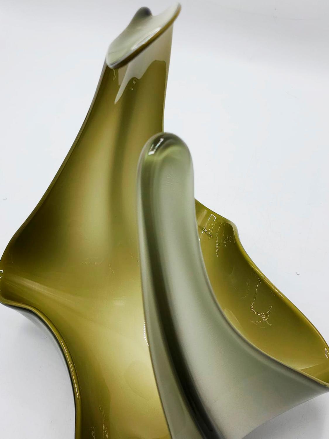 Italian modernist Murano glass vase with green tones for centerpiece For Sale 3