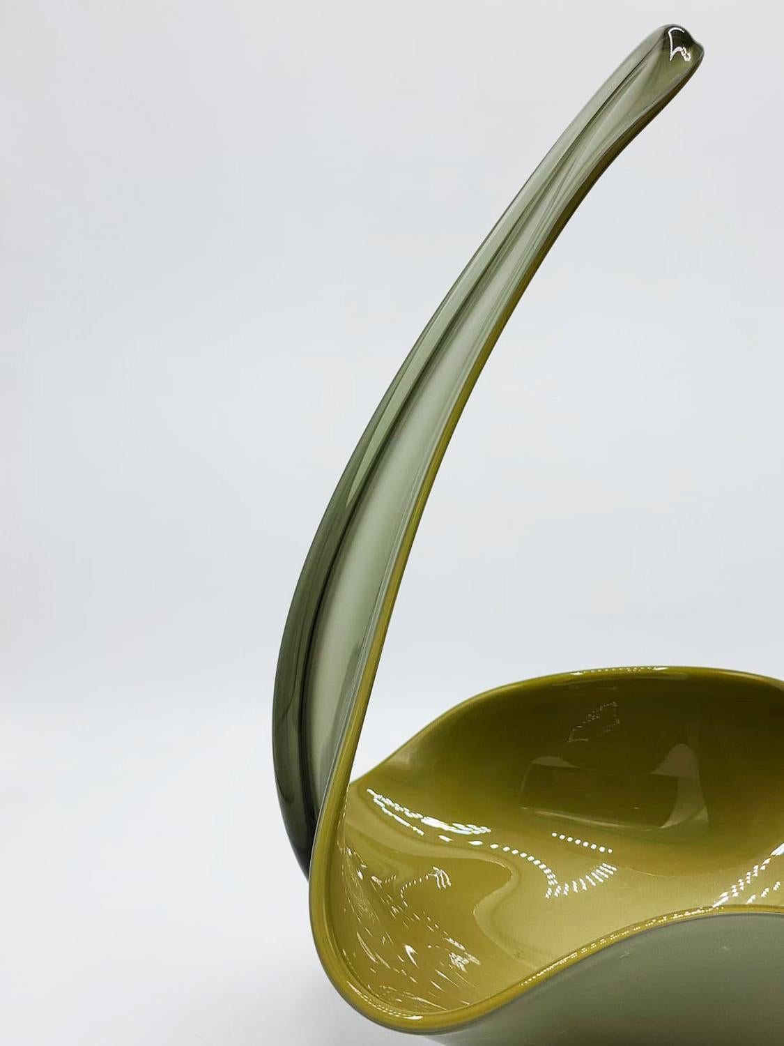 Mid-Century Modern Italian modernist Murano glass vase with green tones for centerpiece For Sale