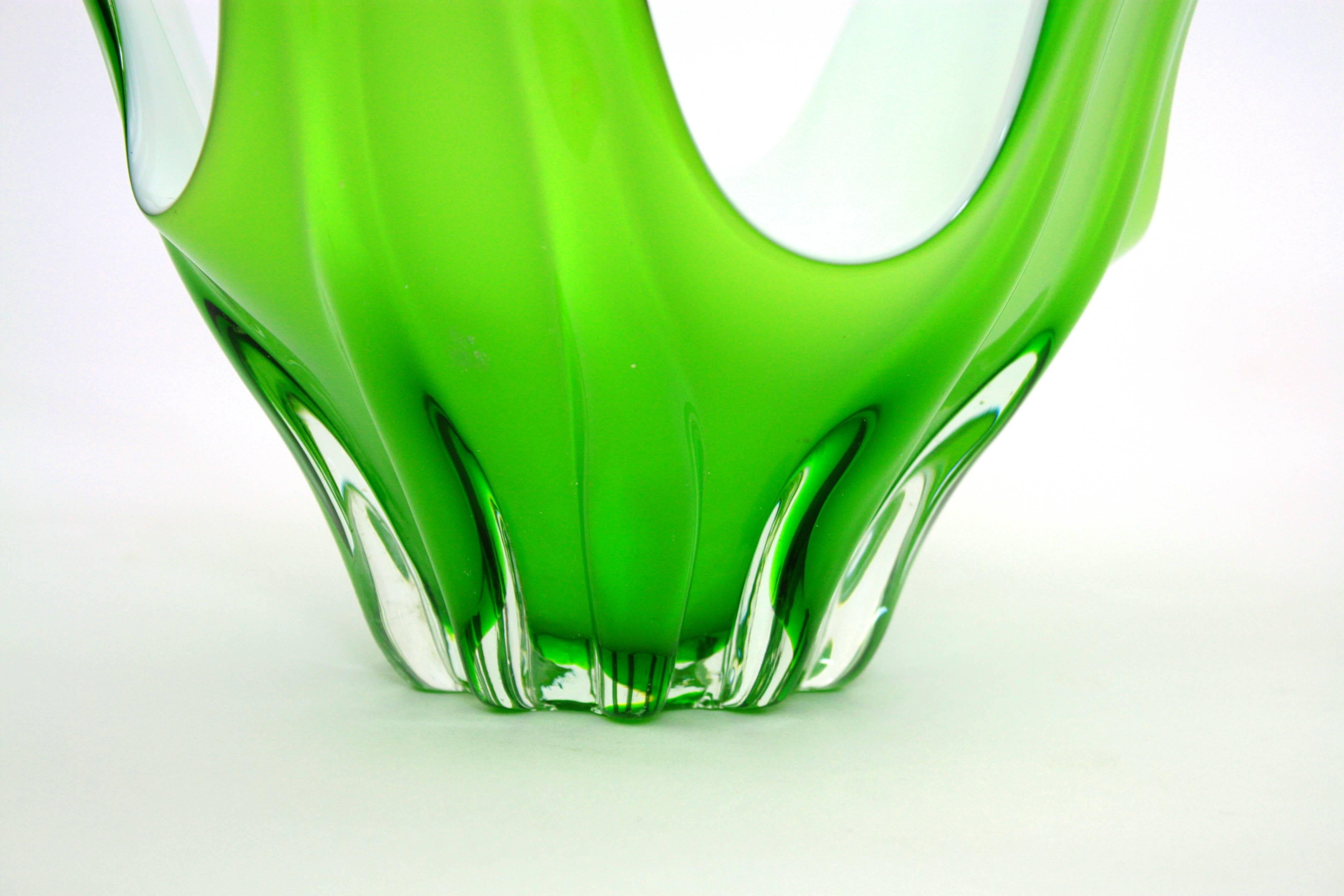 Italian Modernist Murano Green and White Glass Centerpiece Vase / Fruit Bowl In Excellent Condition In Barcelona, ES