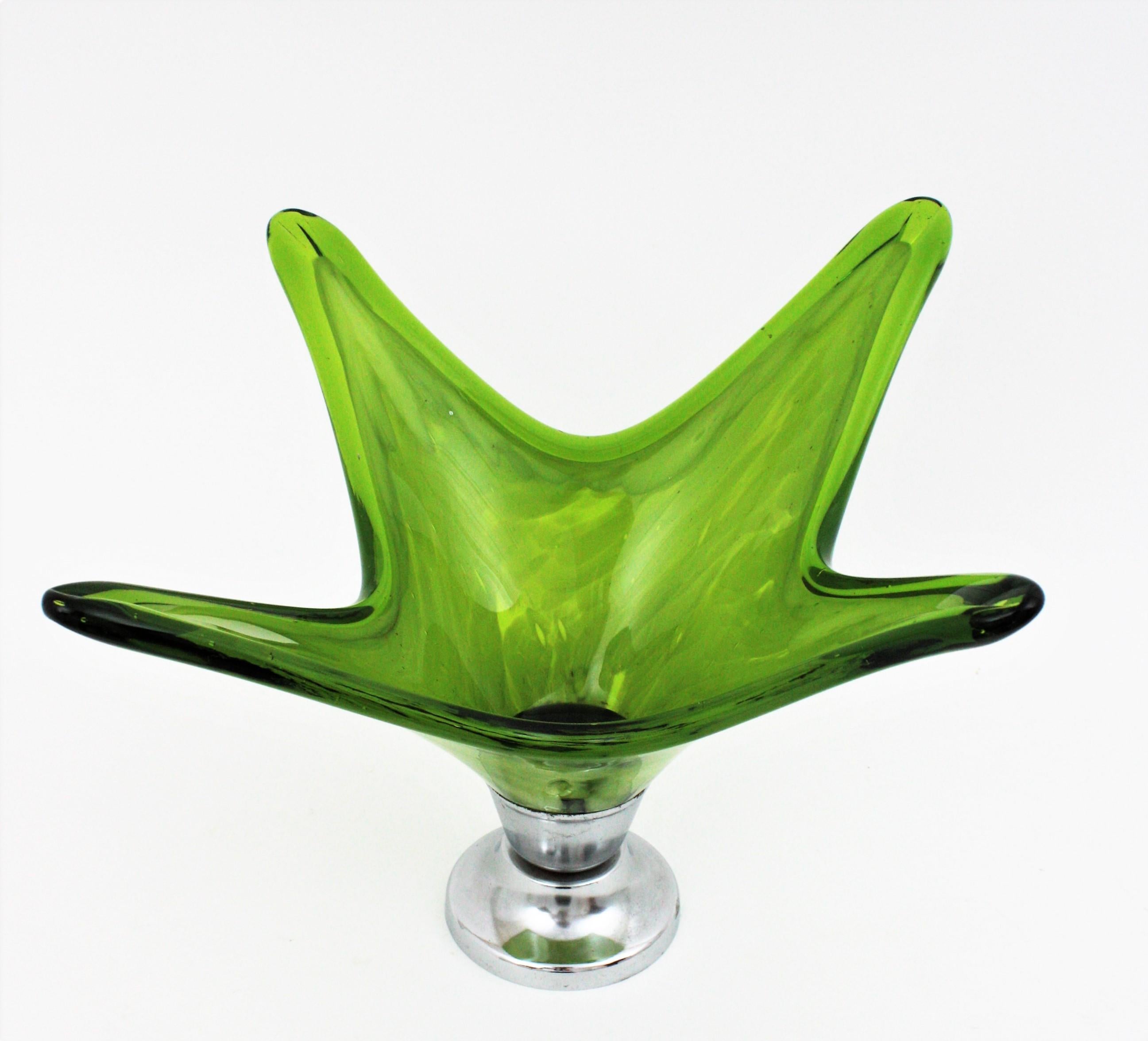 Mid-Century Modern Italian Modernist Murano Green & White Glass Centerpiece Vase with Chromed Base For Sale