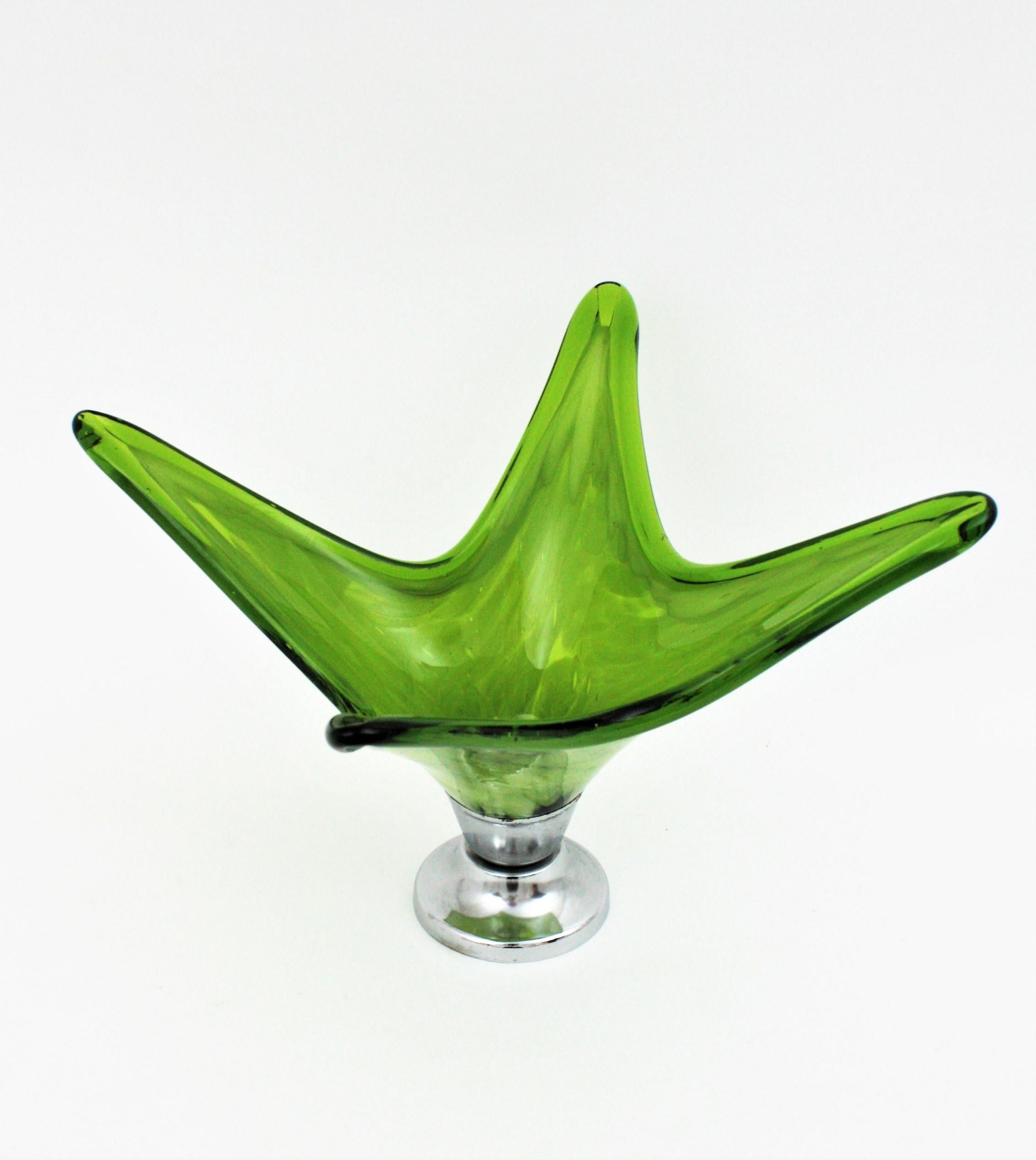 20th Century Italian Modernist Murano Green & White Glass Centerpiece Vase with Chromed Base For Sale