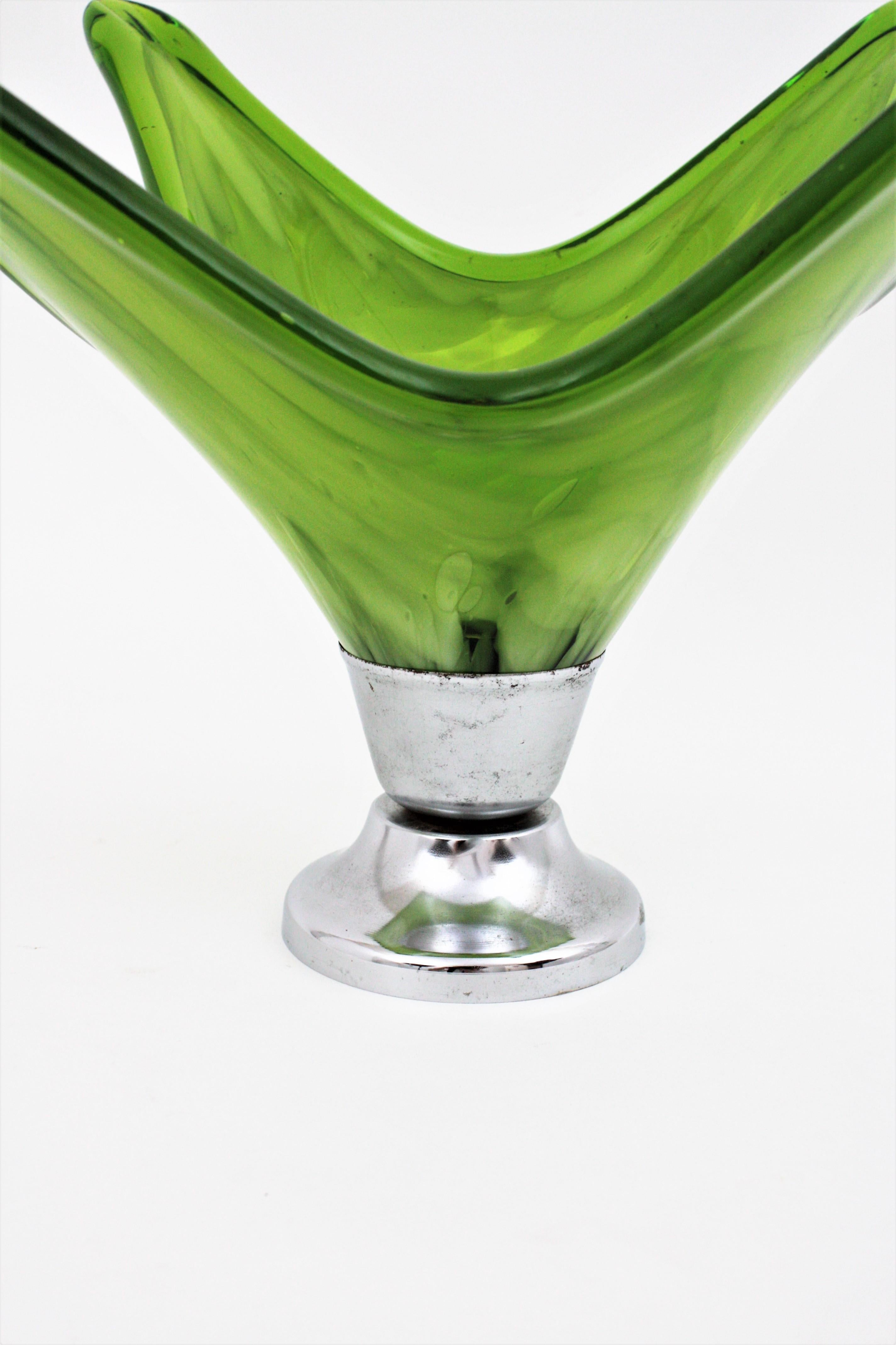 Italian Modernist Murano Green & White Glass Centerpiece Vase with Chromed Base For Sale 2