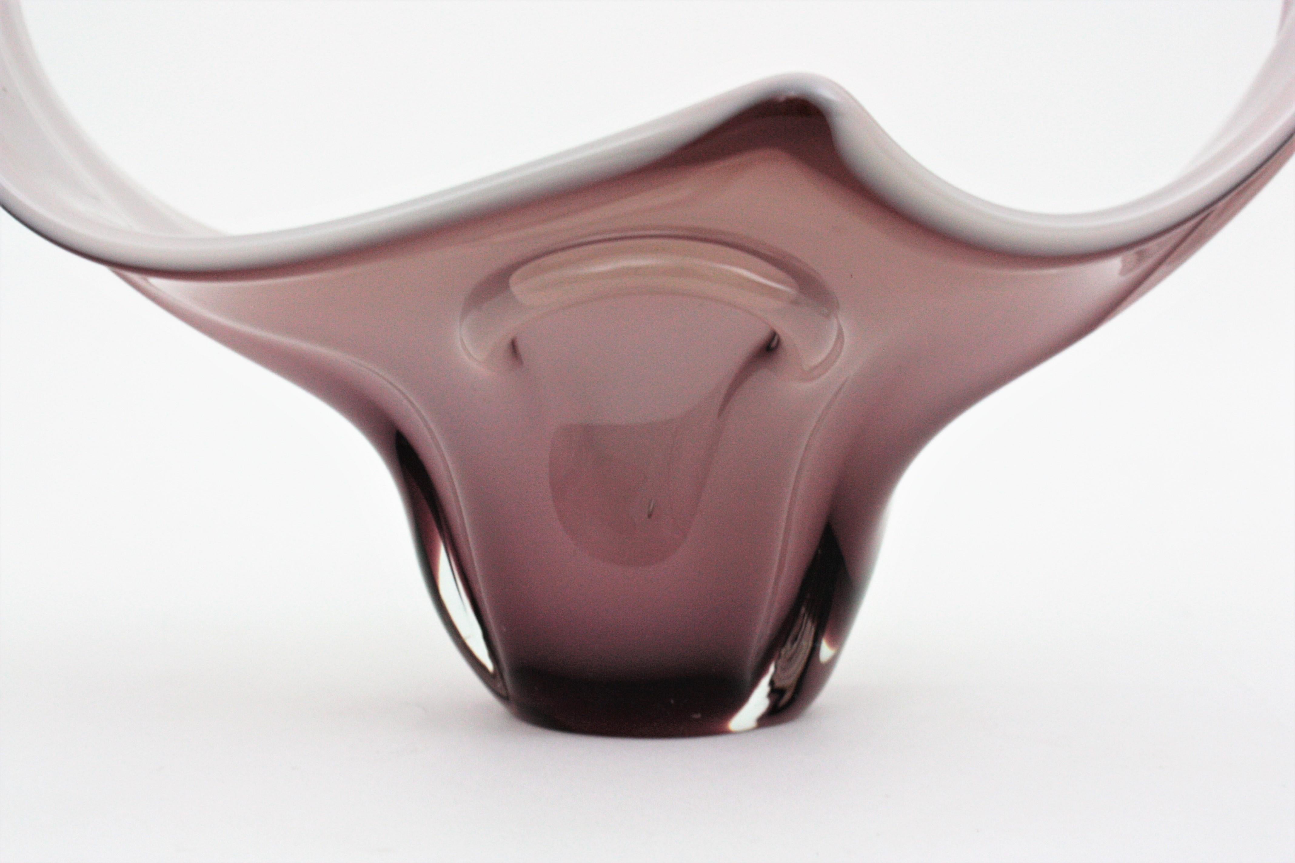 Vase de centre de table en verre de Murano violet et blanc de style moderniste italien en vente 4