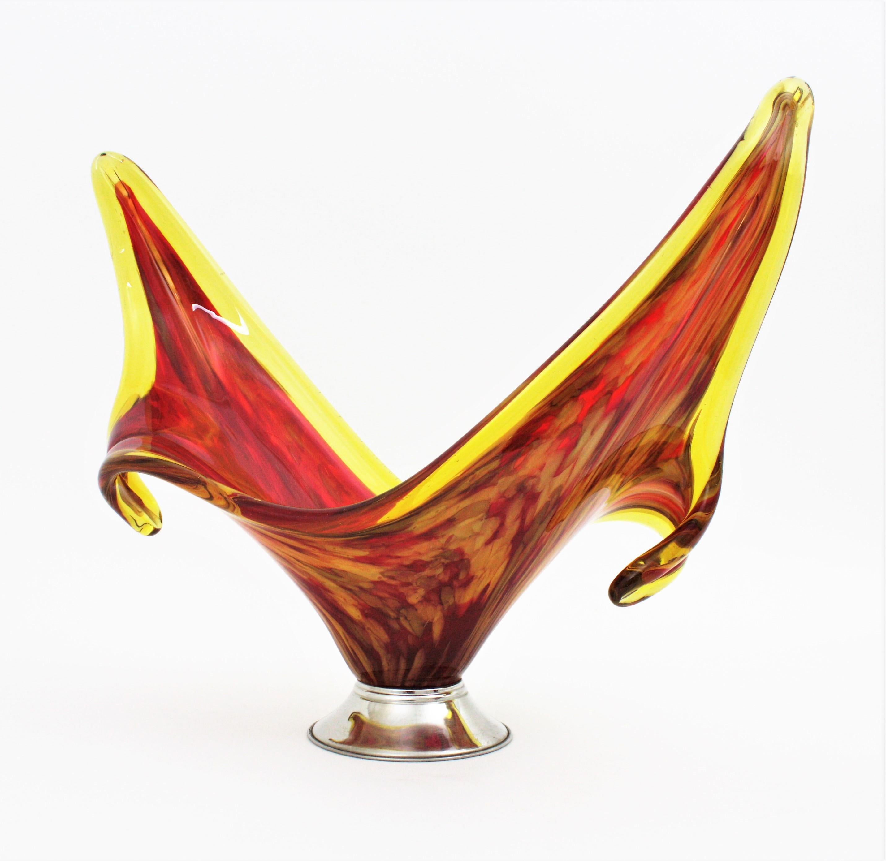 Mid-Century Modernist Sommerso Murano centerpiece vase with organic design in yellow and red hand blown Glass, Italy, 1960s.
This elegant Murano centerpiece is made combining yellow and red glass with a rim in yellow glass.
It has an eye-catching