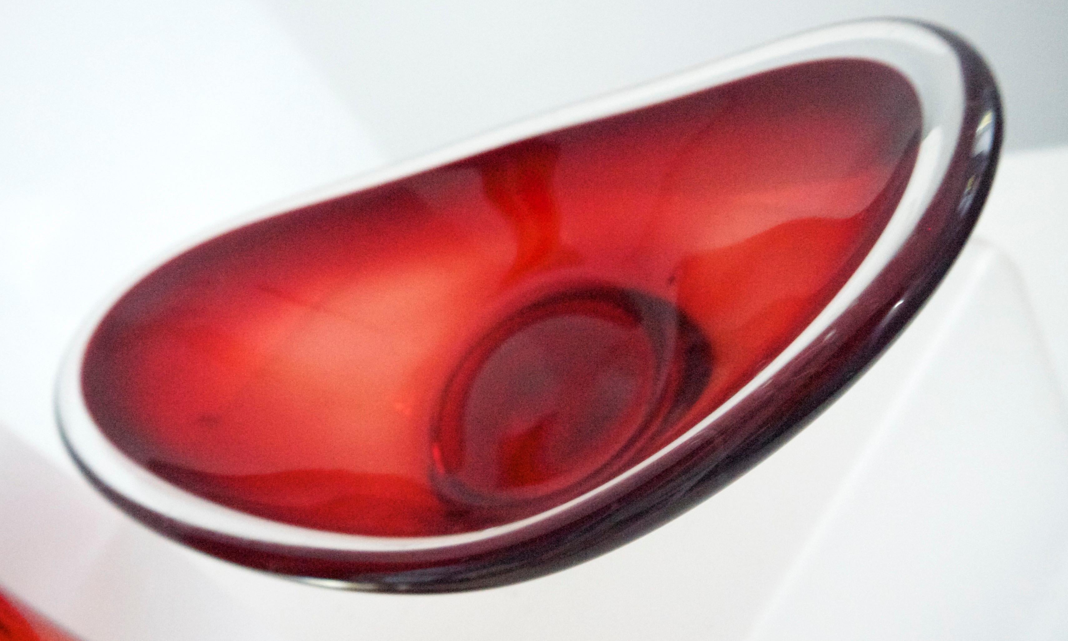 Modernist Murano Sommerso vase by Flavio Poli with dish
These pieces graduates from orange through to a deeper red at the tip which is reflected in the dish
Dish measures 21 cm in length and 13 cm in diameter designer Flavio Poli
Manufacturer