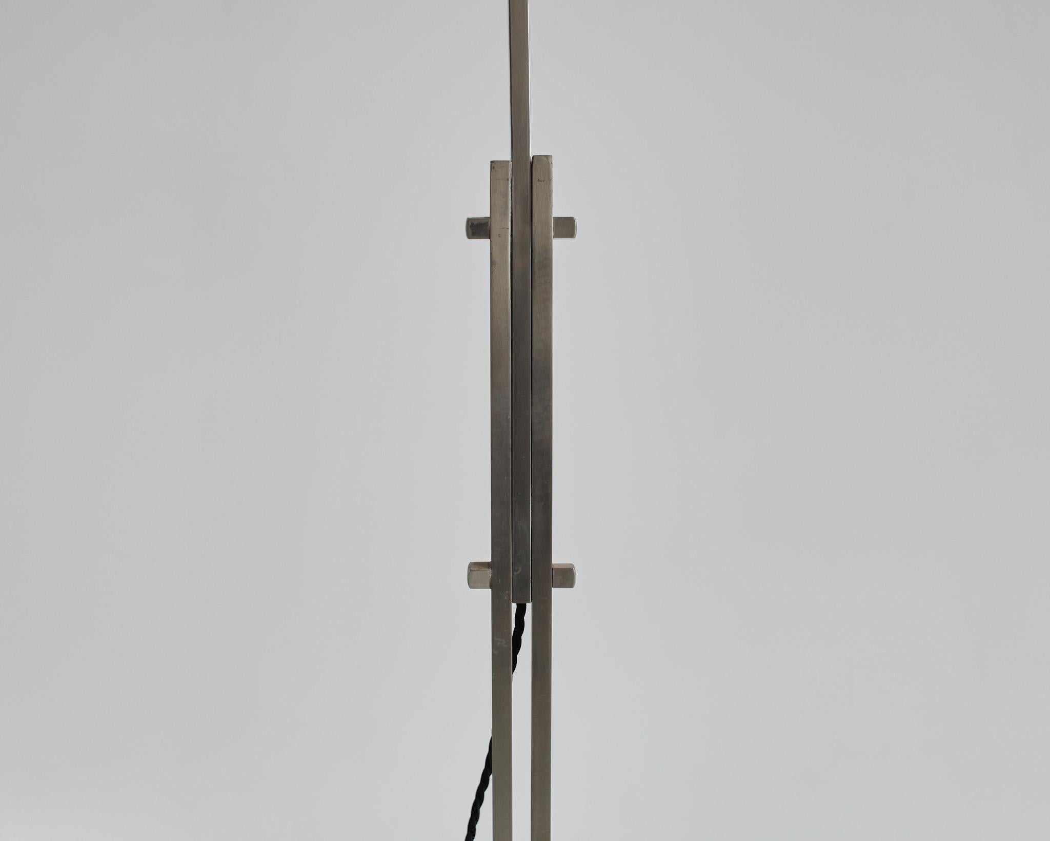 Bauhaus Lampe standard italienne moderniste en nickel plaqué  en vente