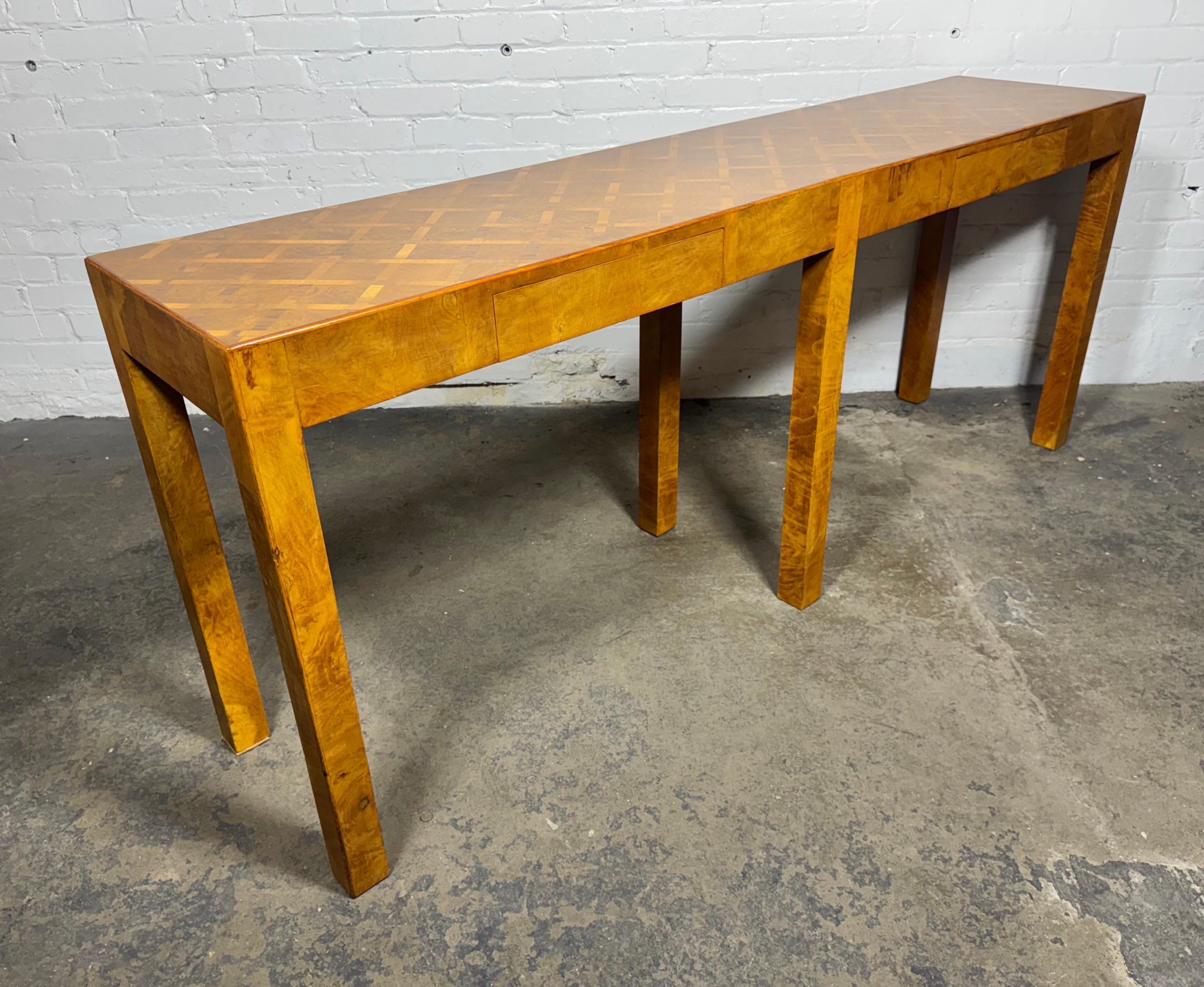 Rechteckiger italienischer modernistischer Konsolentisch mit 3 Schubladen aus Olivenholz / Wurzelholz. im Angebot 1
