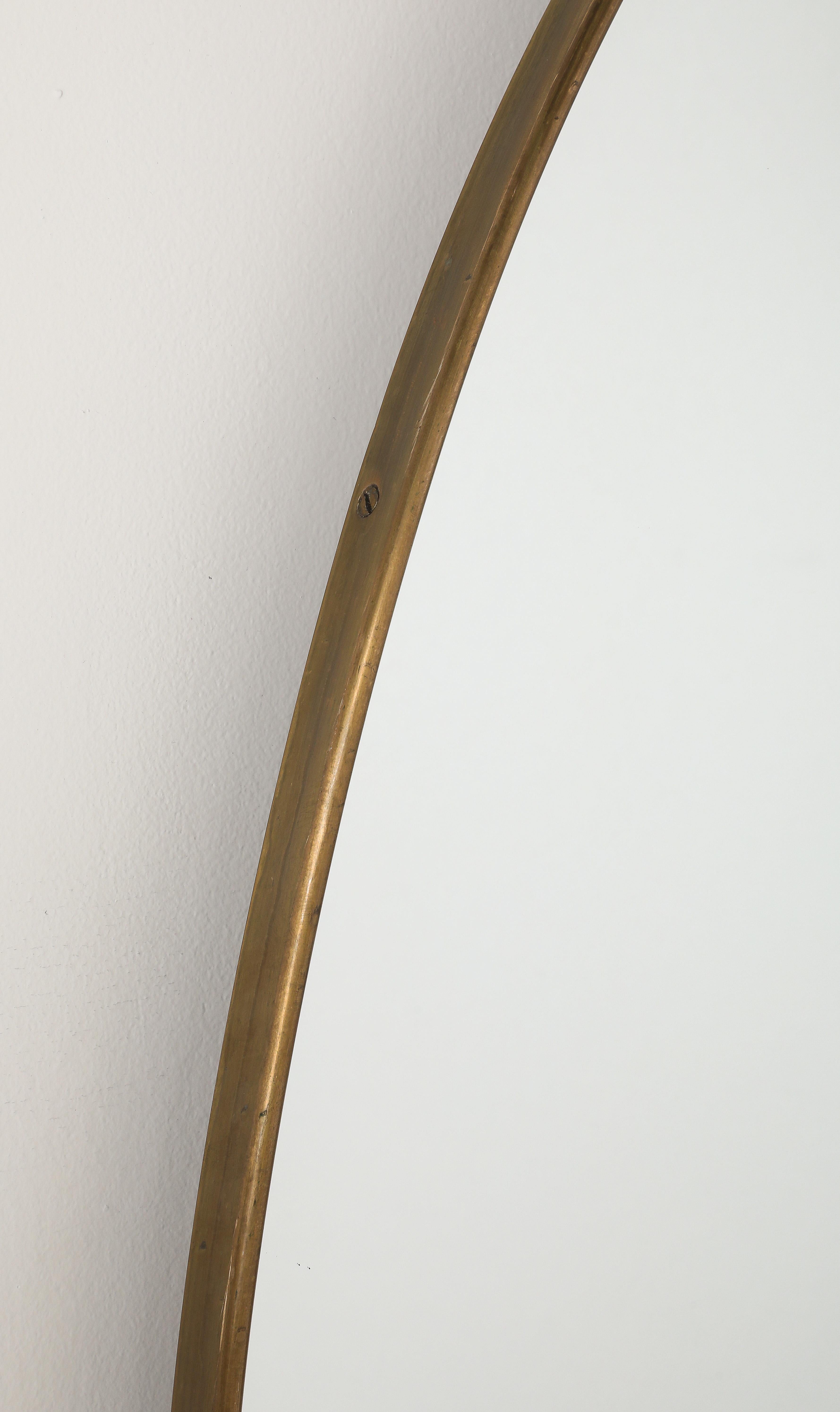 Metà XX secolo Specchio ovale modernista italiano in ottone, CIRCA 1950 in vendita