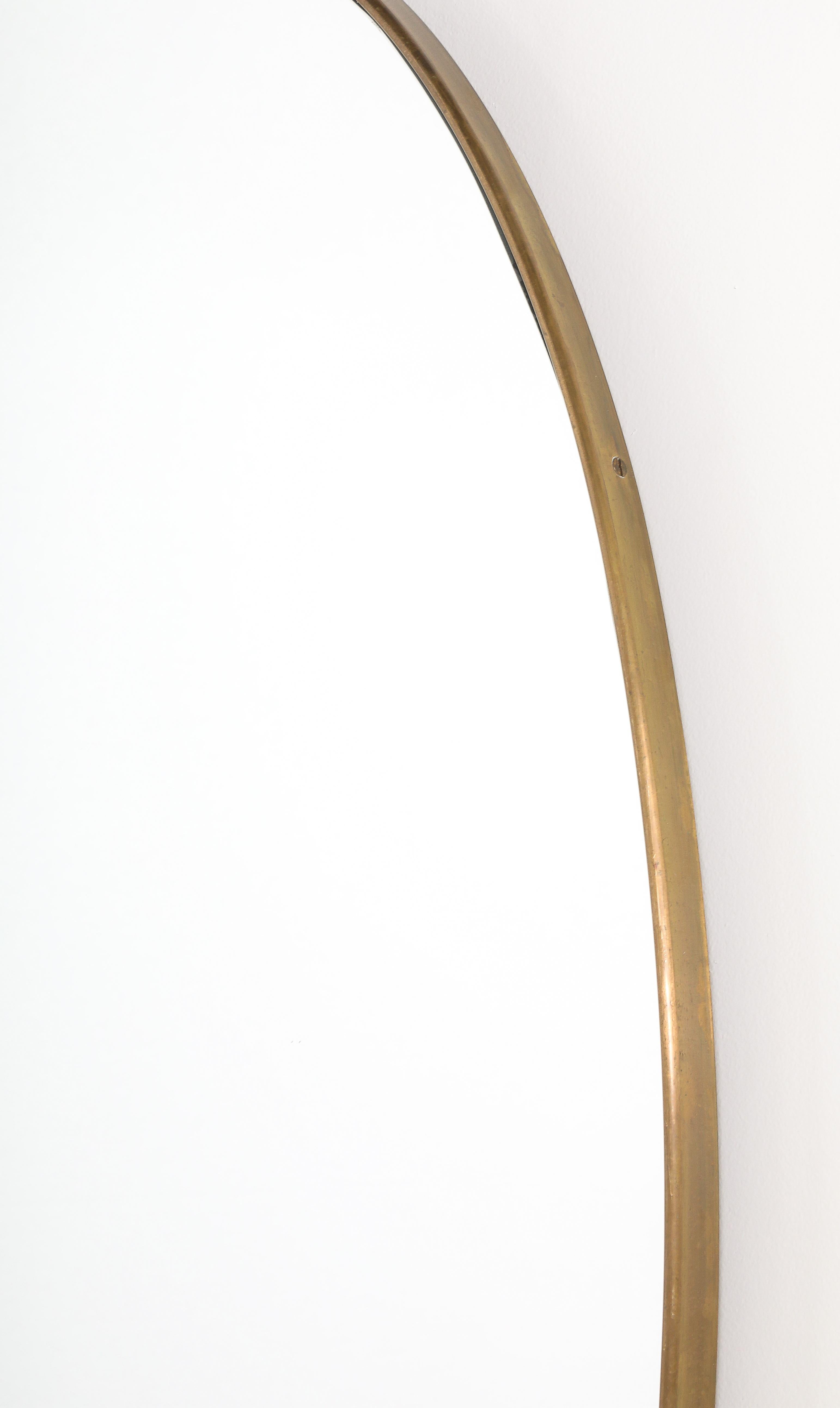 Specchio ovale modernista italiano in ottone, CIRCA 1950 in vendita 2