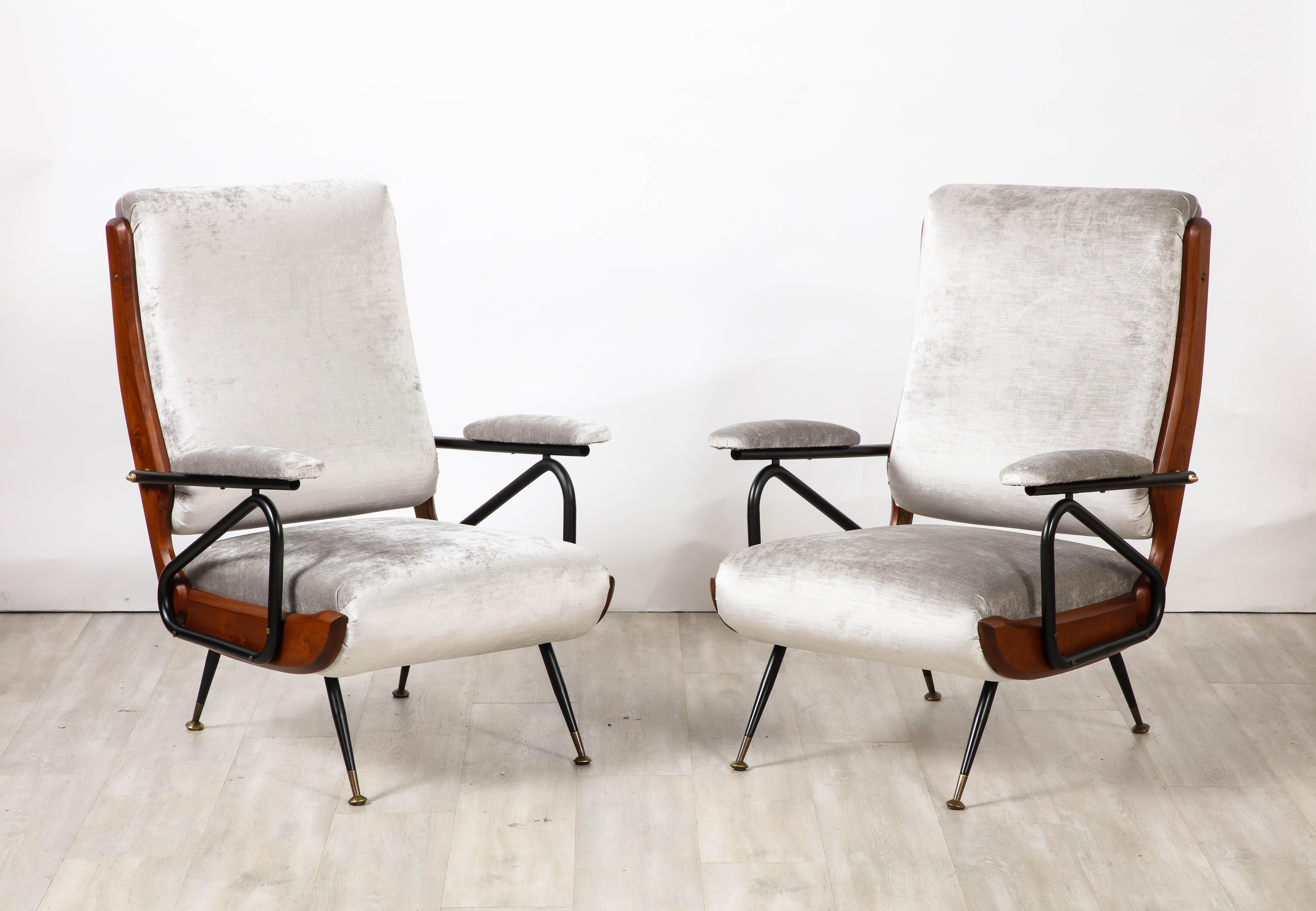 Mid-Century Modern Italian Modernist Pair of Reclining Lounge / Armchairs, Italy, circa 1950  For Sale