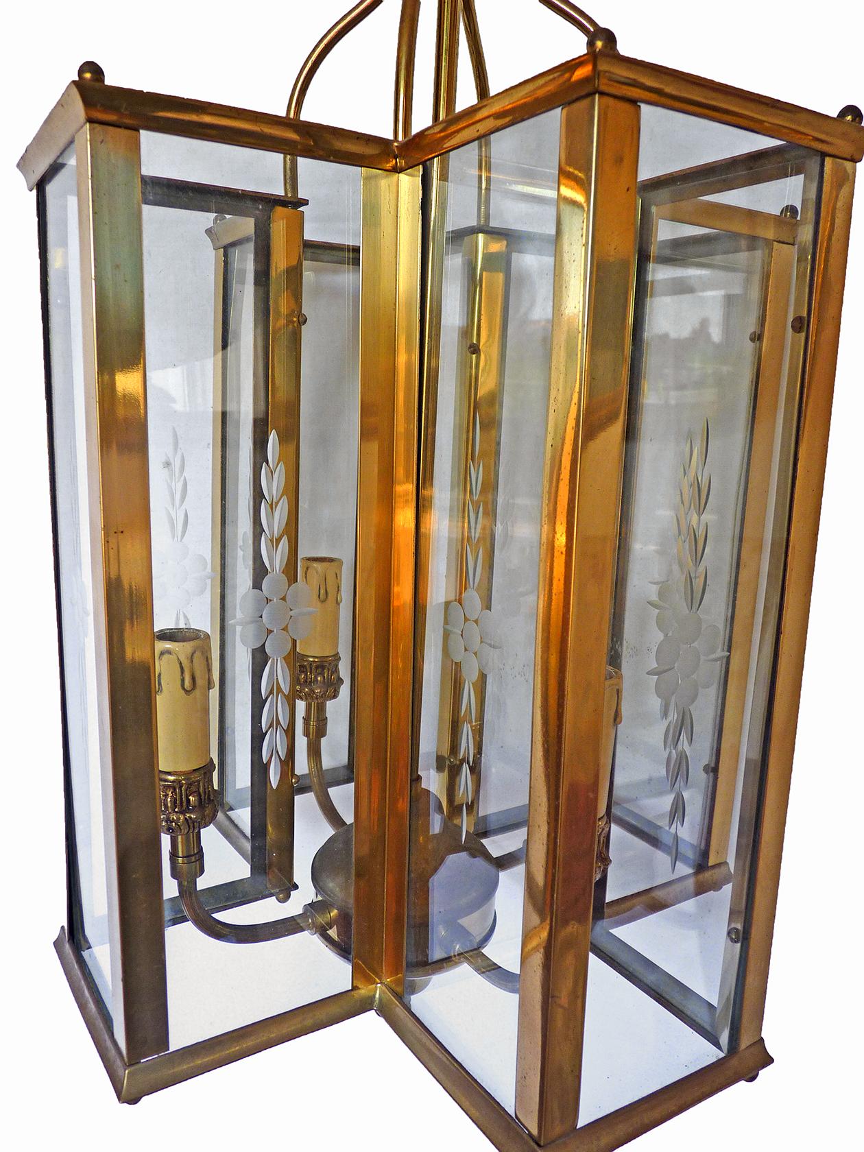 Italian Modernist Polished Brass & Cut Etched Glass Art Deco Lantern Chandelier In Good Condition In Coimbra, PT