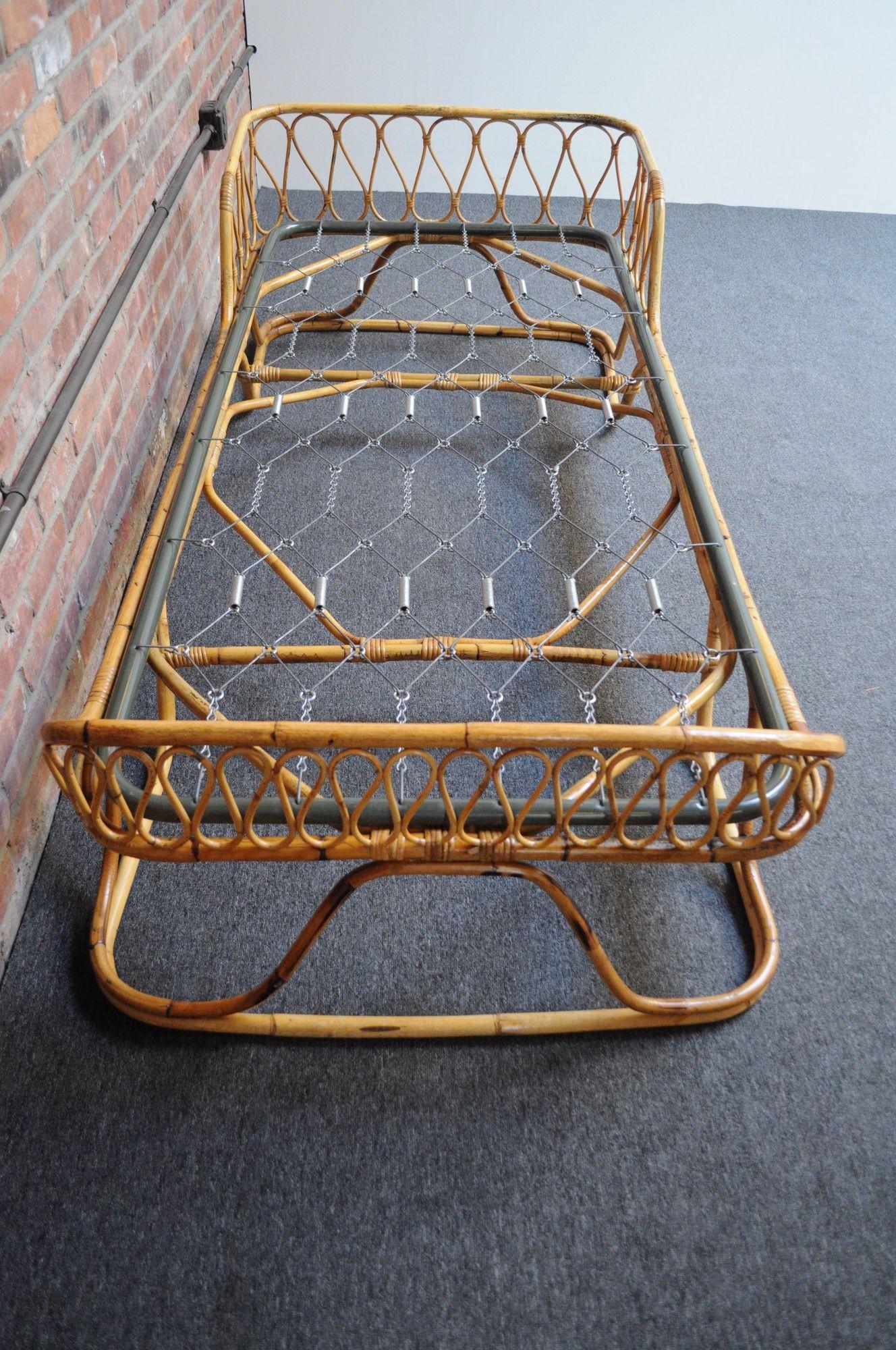 Italian Modernist Rattan and Bamboo Sleigh Daybed after Tito Agnoli for Bonacina For Sale 11