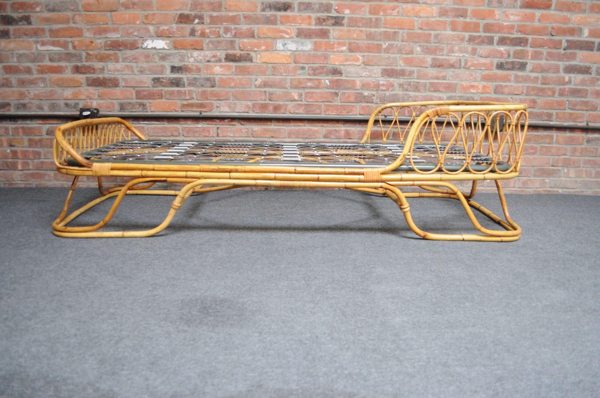 Italian Modernist Rattan and Bamboo Sleigh Daybed after Tito Agnoli for Bonacina For Sale 12