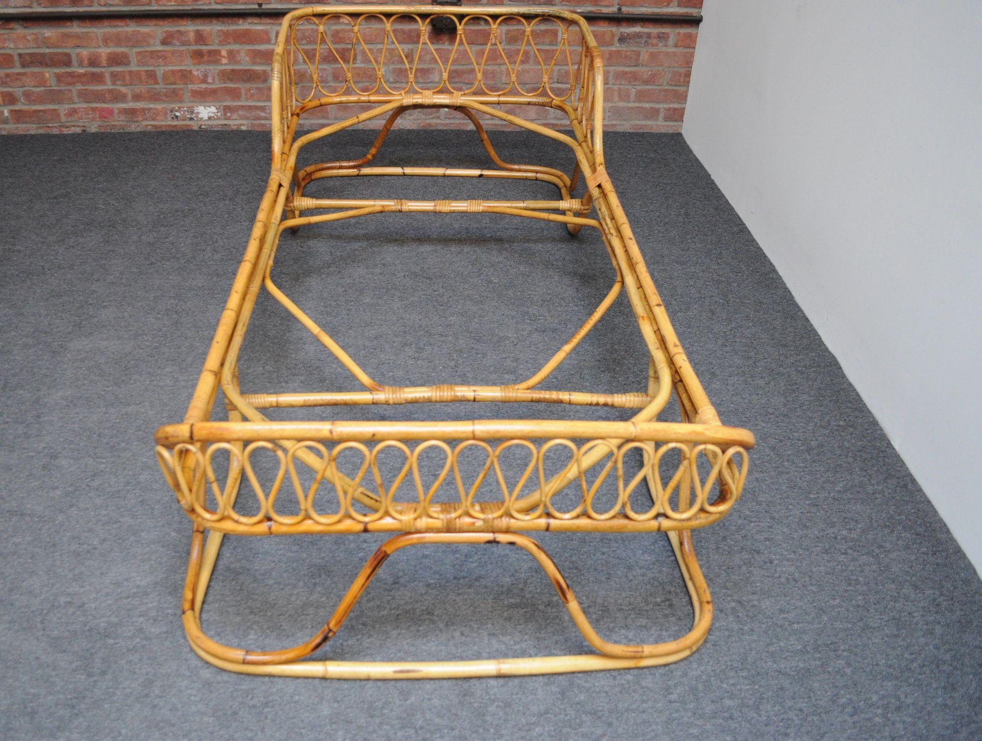 Mid-20th Century Italian Modernist Rattan and Bamboo Sleigh Daybed after Tito Agnoli for Bonacina For Sale