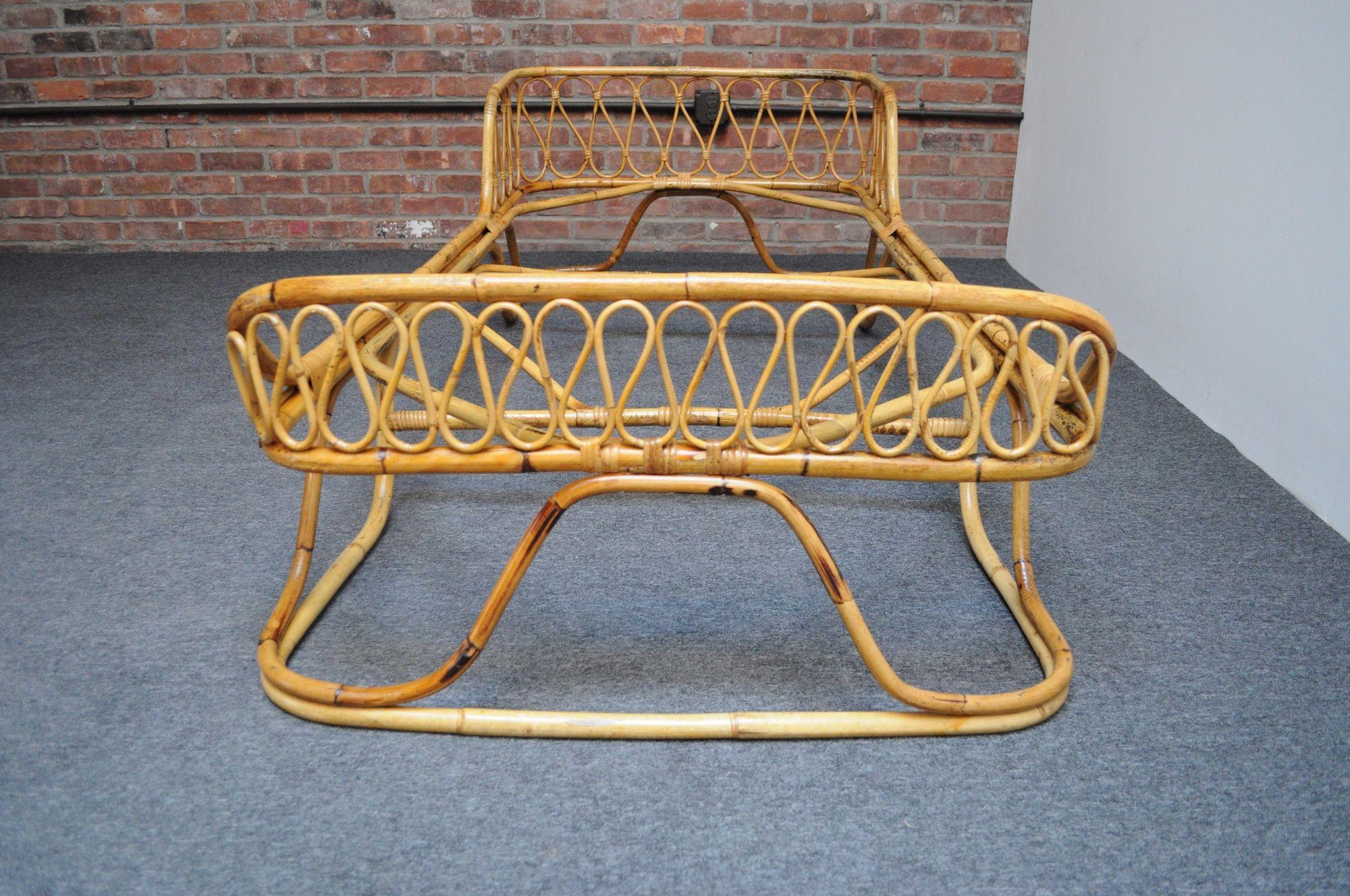 Italian Modernist Rattan and Bamboo Sleigh Daybed after Tito Agnoli for Bonacina For Sale 1