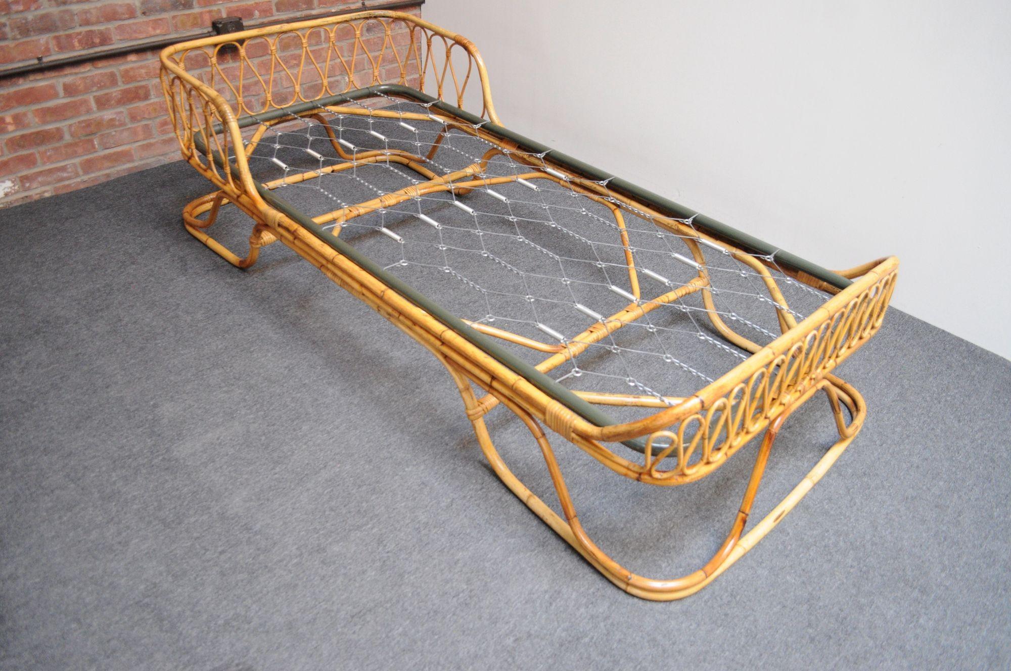 Italian Modernist Rattan and Bamboo Sleigh Daybed after Tito Agnoli for Bonacina For Sale 2