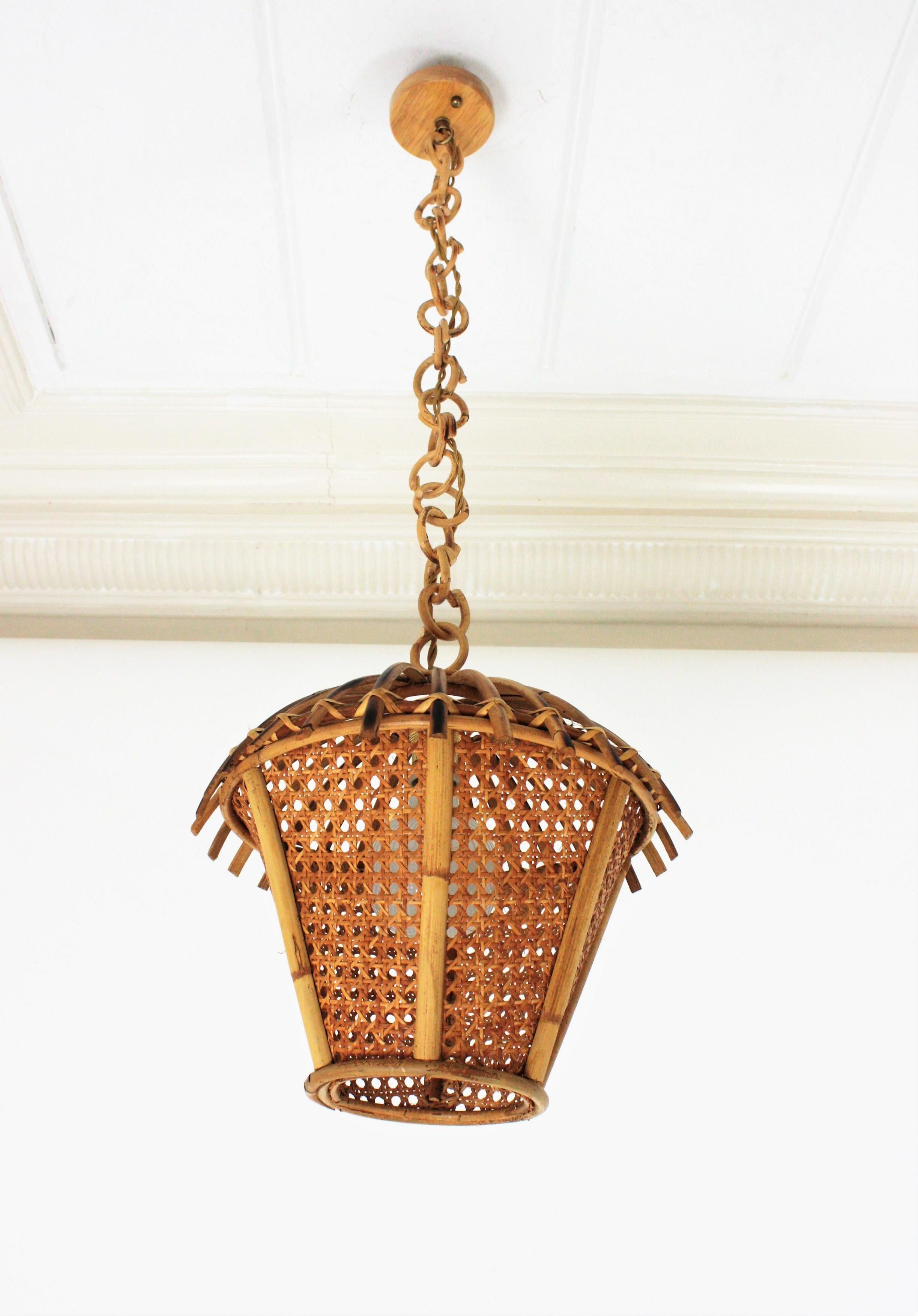 Italian Modernist Rattan and Wicker Wire Pagoda Pendant or Hanging Light, 1960s For Sale 3