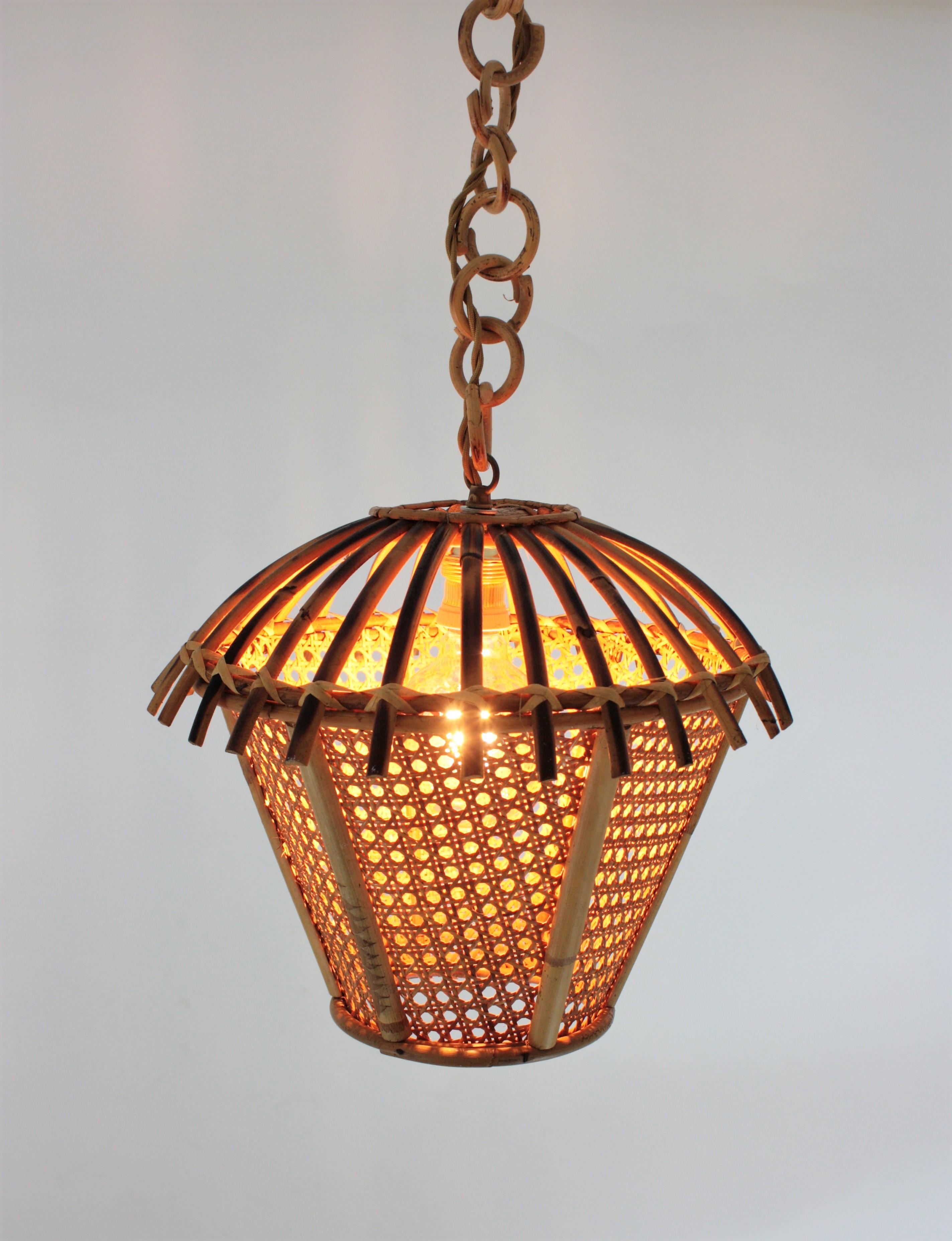Italian Modernist Rattan and Wicker Wire Pagoda Pendant or Hanging Light, 1960s For Sale 9