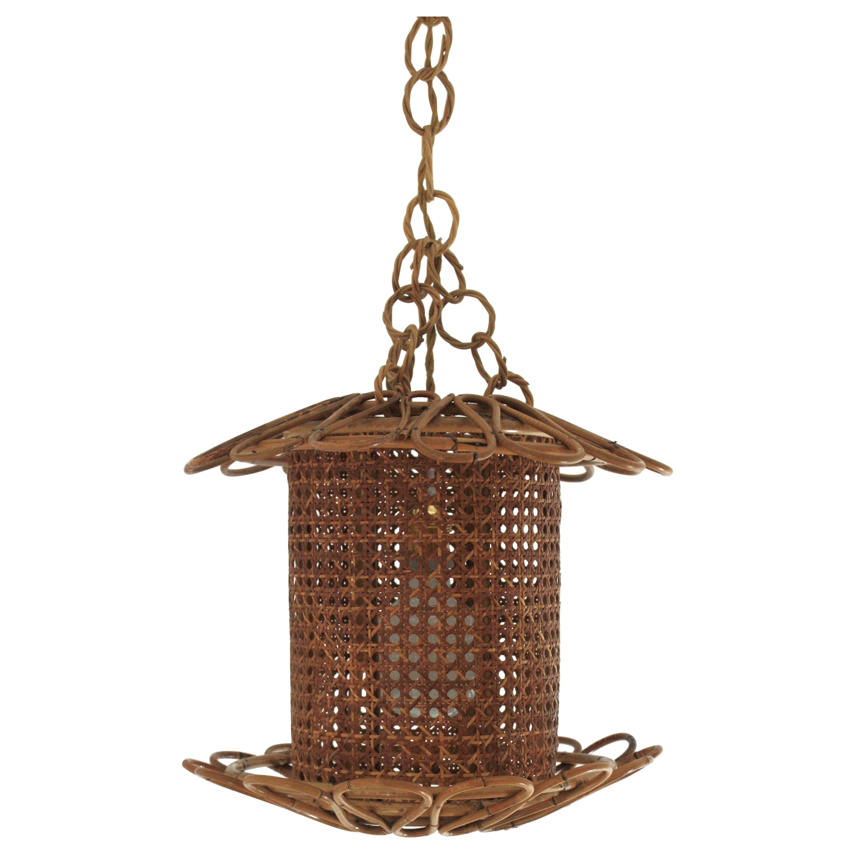 Suspension moderniste italienne en rotin et fil d'osier, années 1950