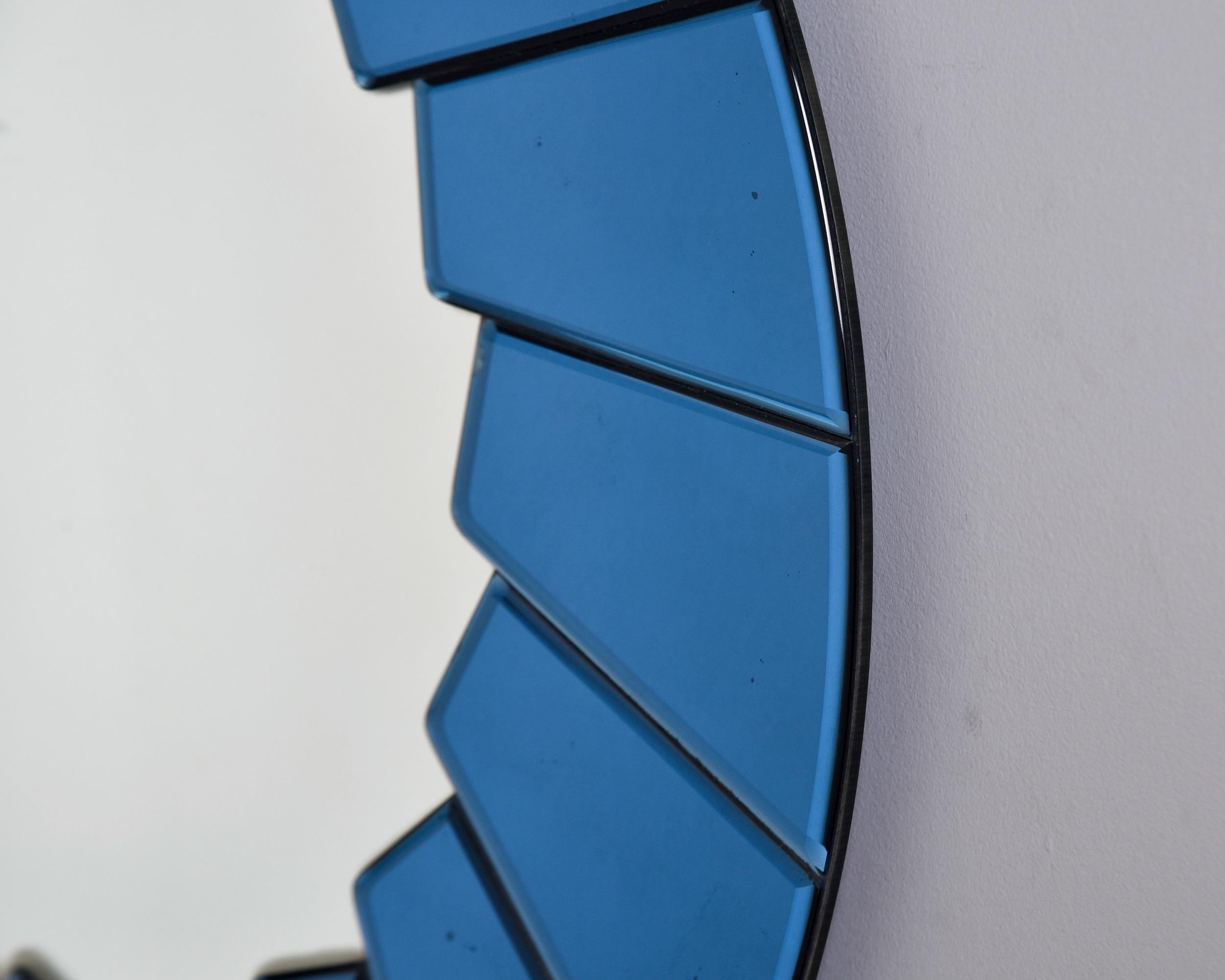 Miroir rond moderniste italien avec bordure en miroir bleu en vente 4