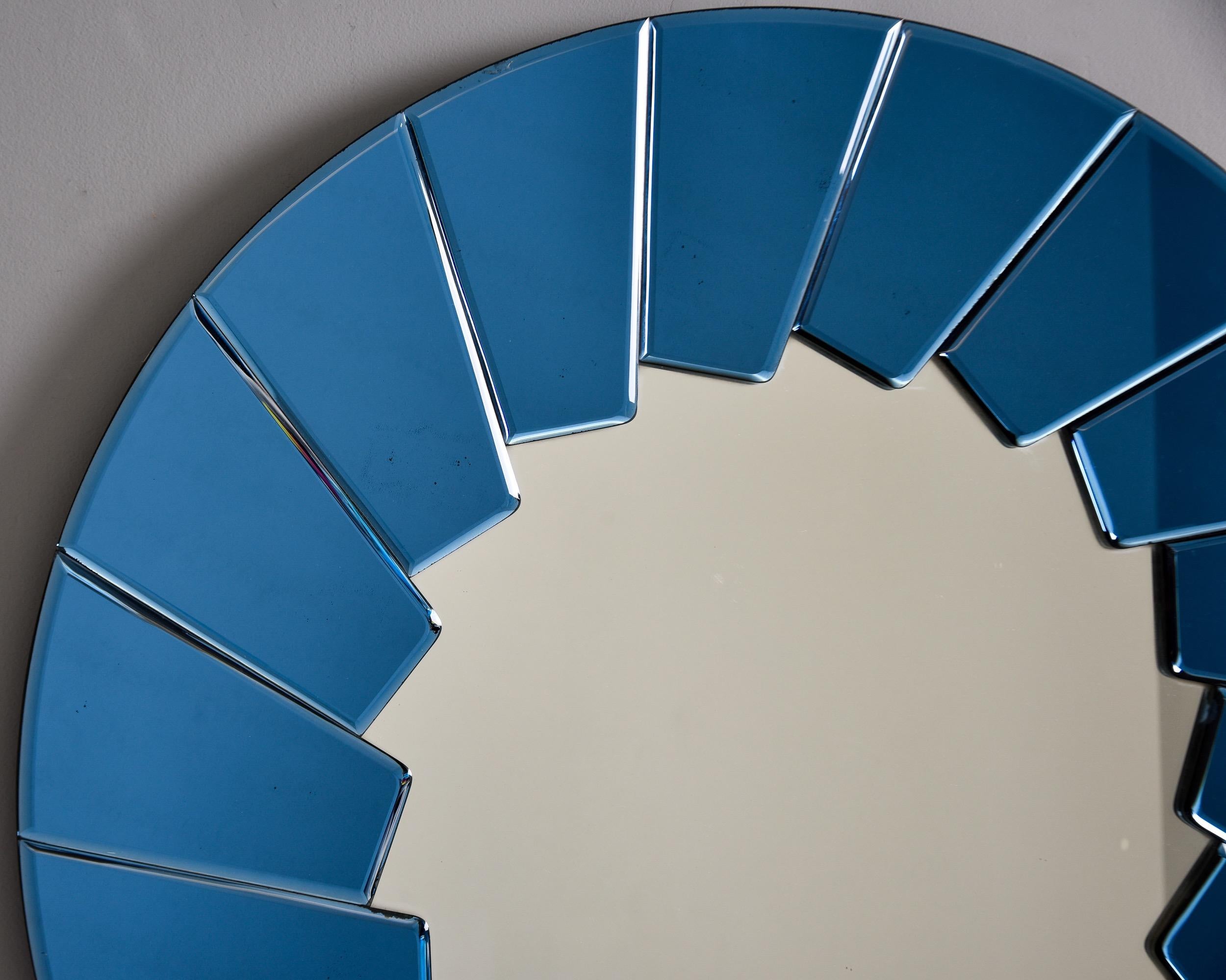 Verre Miroir rond moderniste italien avec bordure en miroir bleu en vente