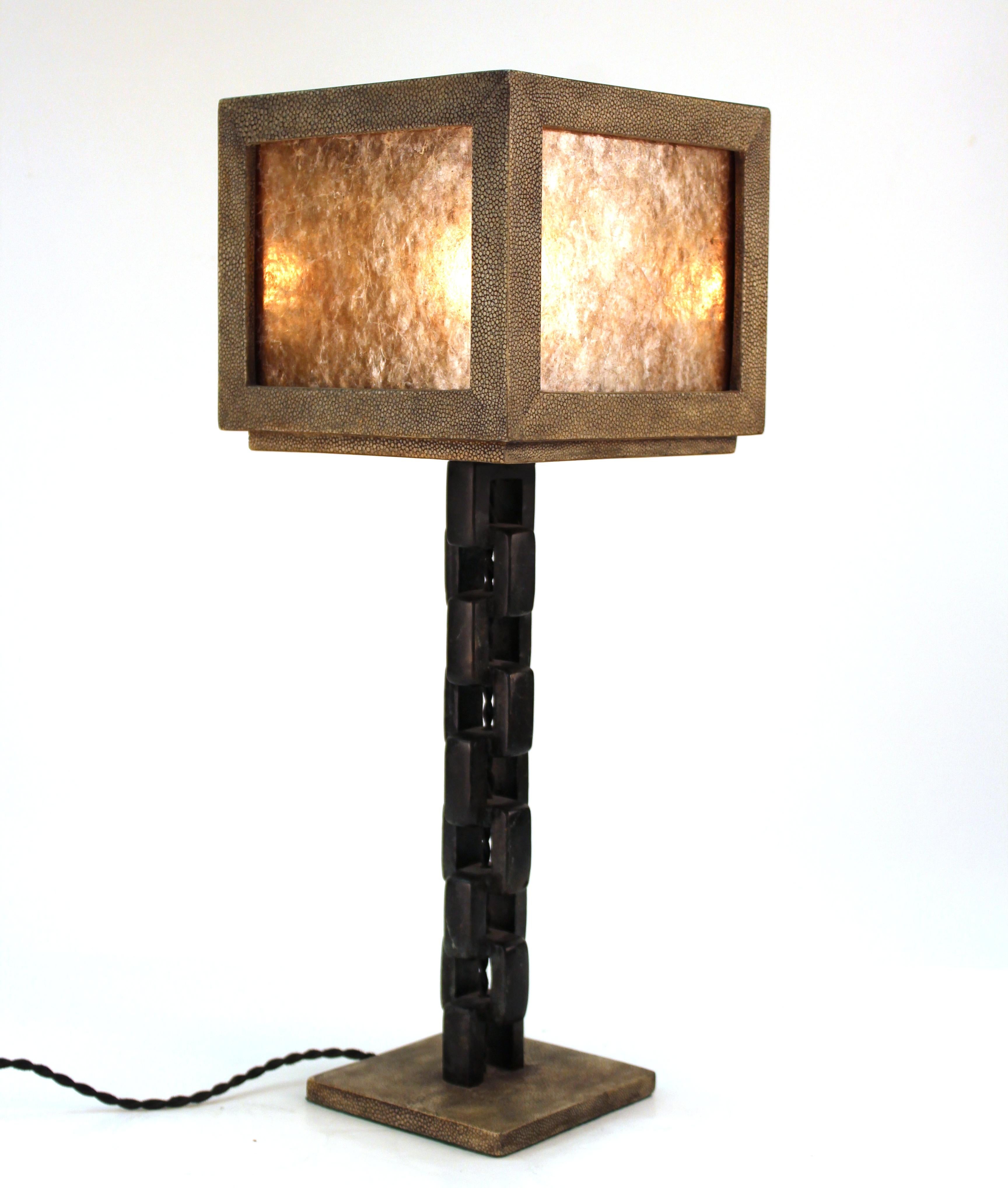 Italian modernist table lamp with an iron chain link leg atop a shagreen base, holding up a square shagreen light source. The piece dates from the 1960s and was made in Italy. In great vintage condition.