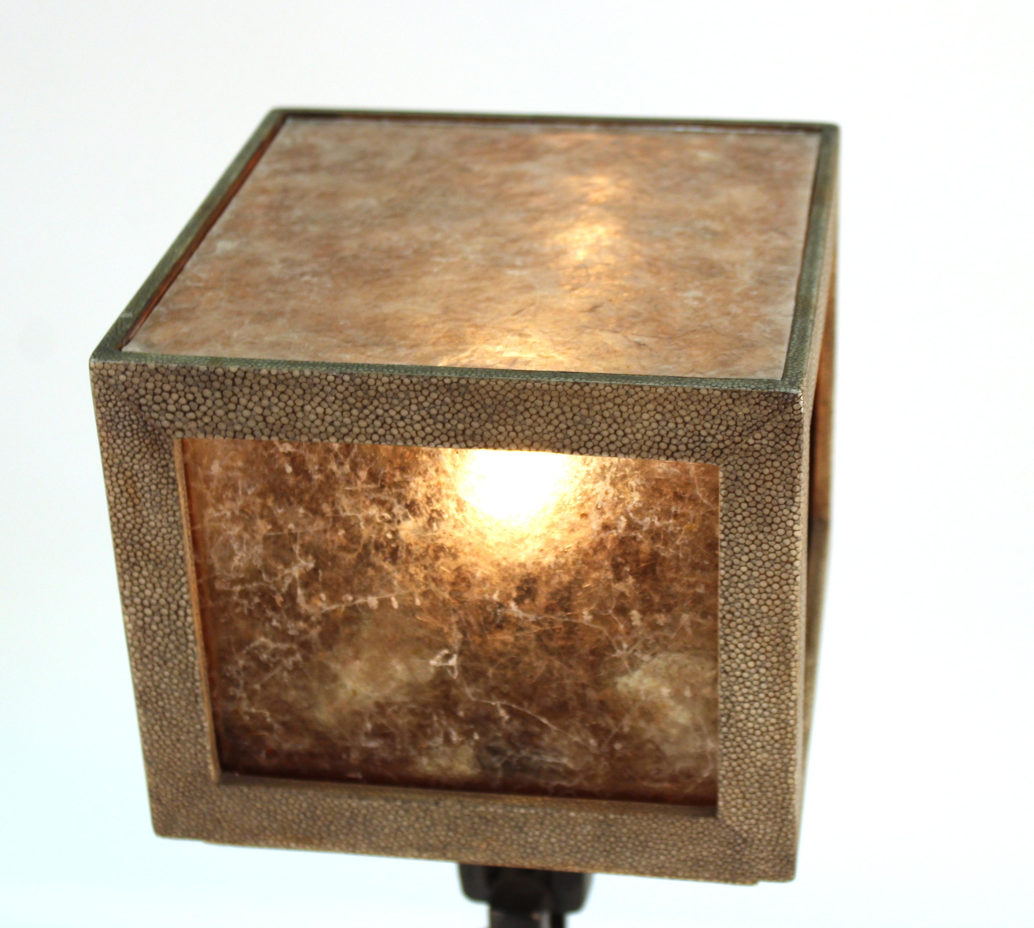Italian Modernist Shagreen Table Lamp with Chain Link Leg In Good Condition For Sale In New York, NY