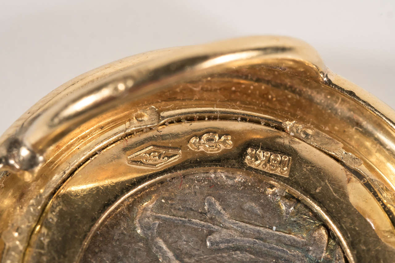 Pendentif Slide moderniste italien avec pièce de monnaie figurative romaine antique en or 18kt en vente 1