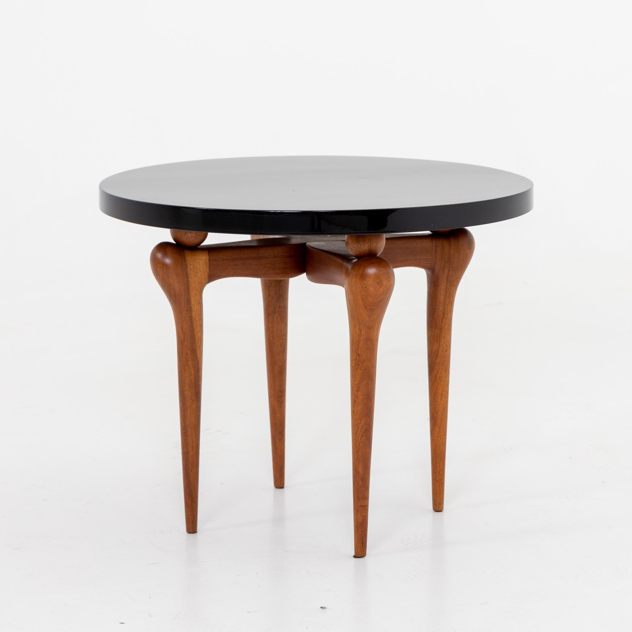 Italian Modernist Small Round Side Table In Good Condition For Sale In New York, NY