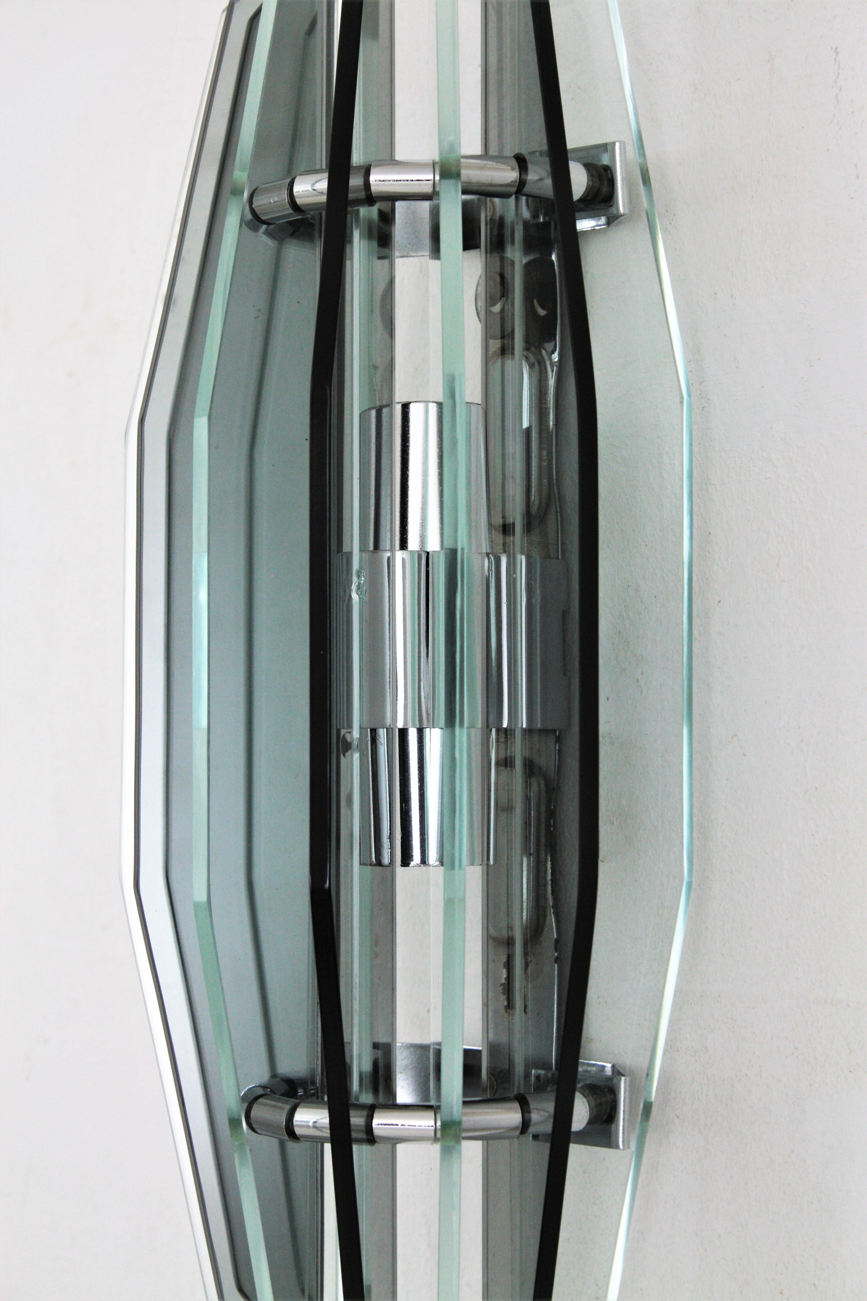 Midcentury Italian Glass Wall Sconce in the Manner of Fontana Arte For Sale 4