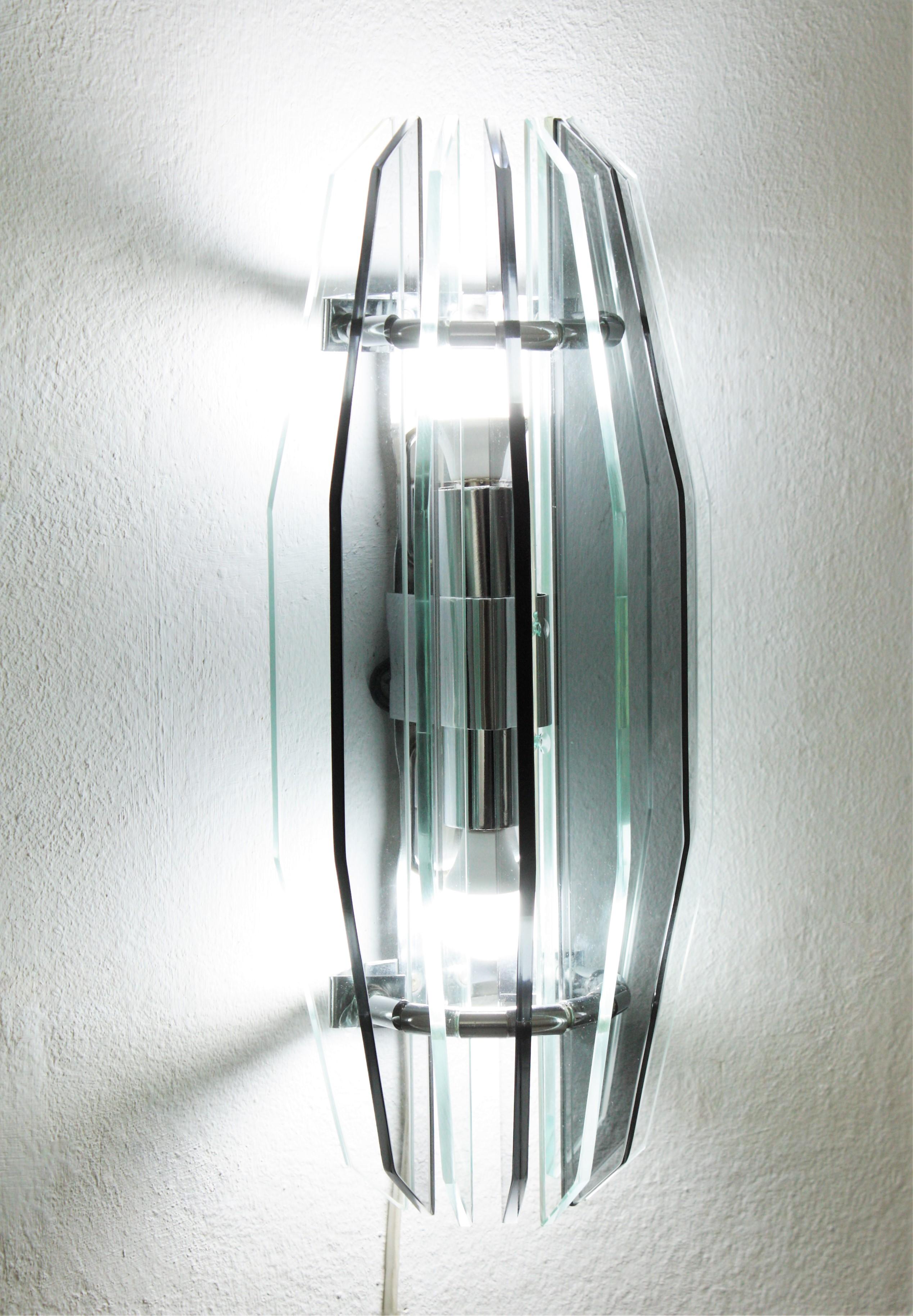Midcentury Italian Glass Wall Sconce in the Manner of Fontana Arte For Sale 5