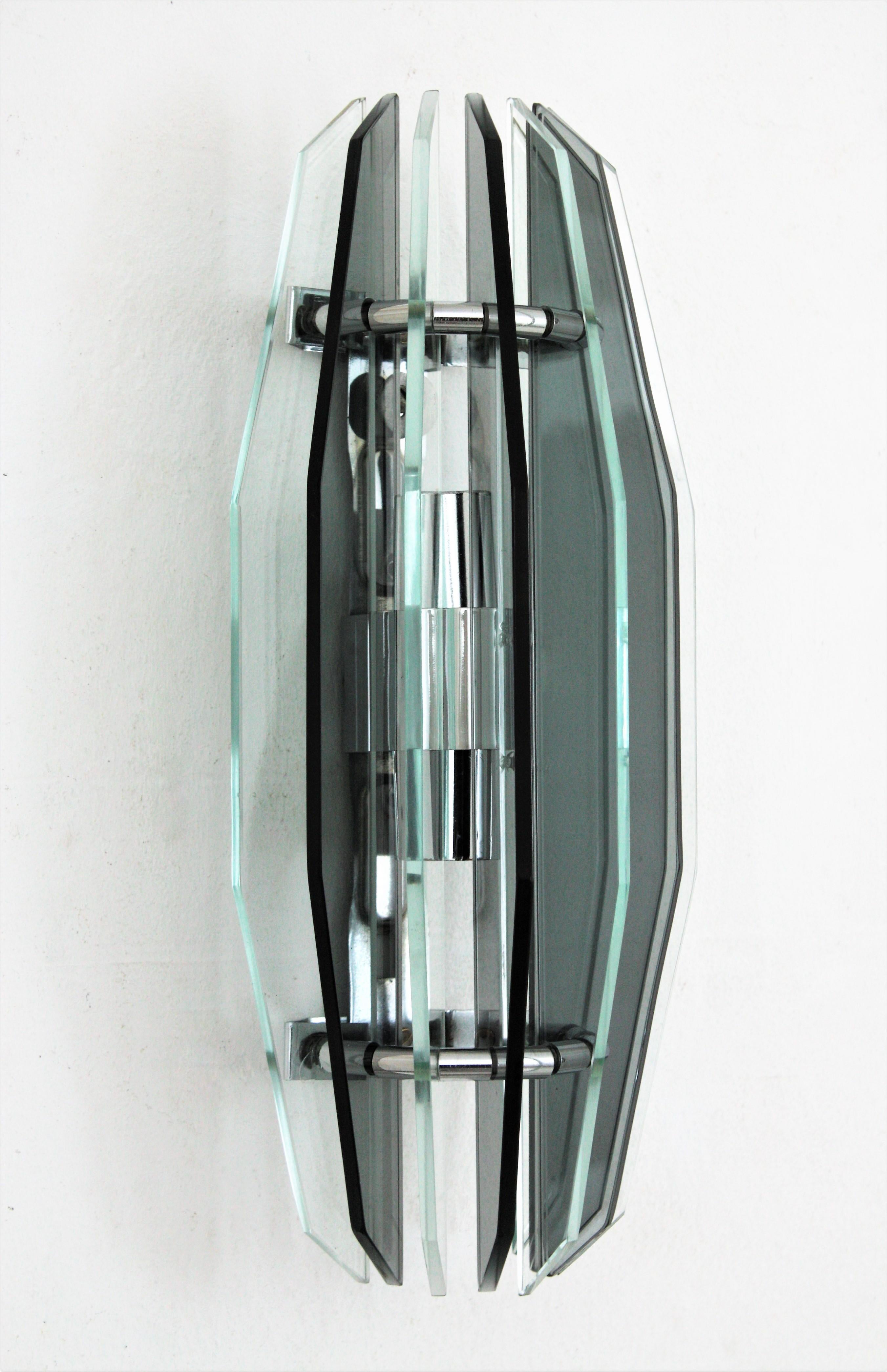 20th Century Midcentury Italian Glass Wall Sconce in the Manner of Fontana Arte For Sale