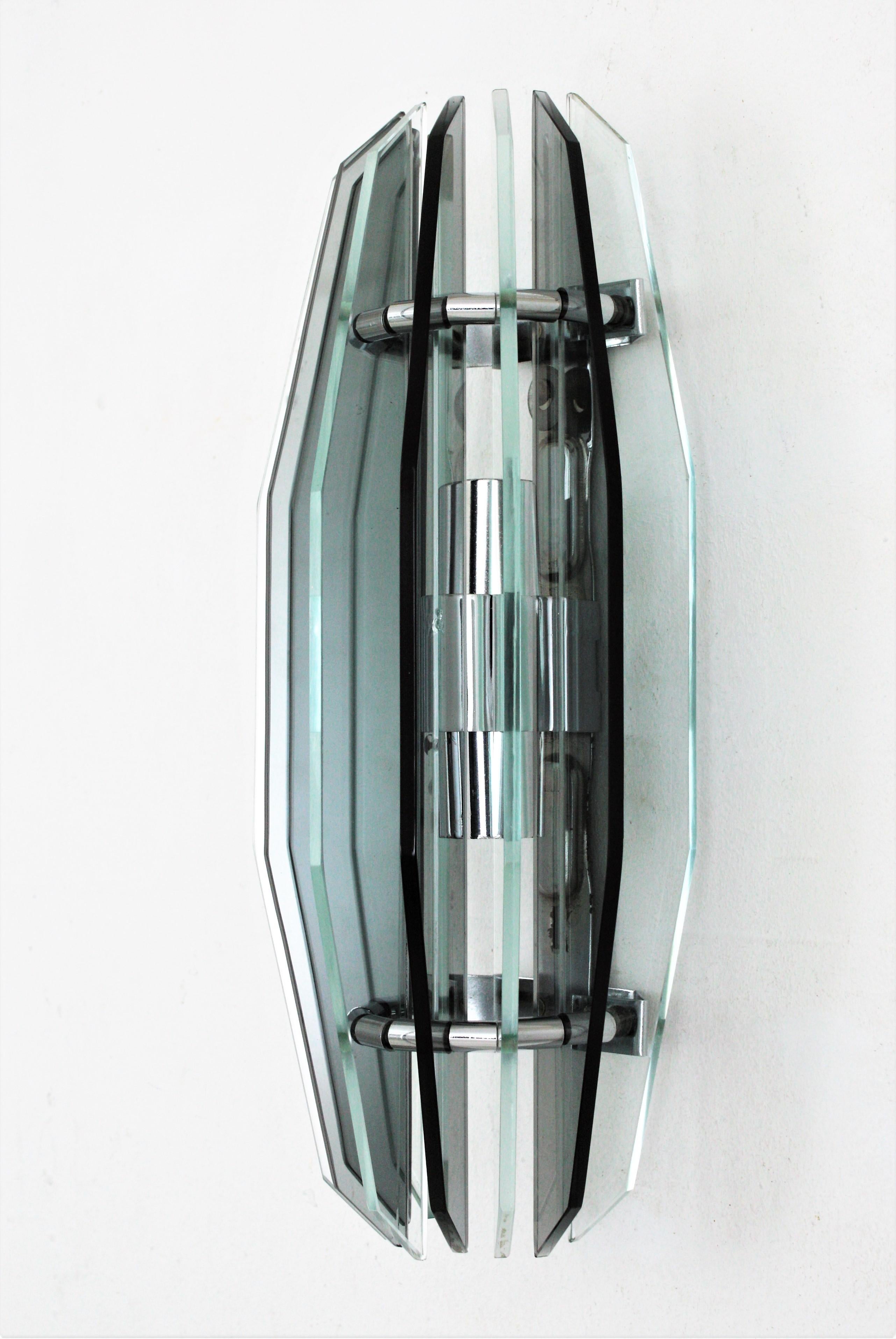 Midcentury Italian Glass Wall Sconce in the Manner of Fontana Arte For Sale 3