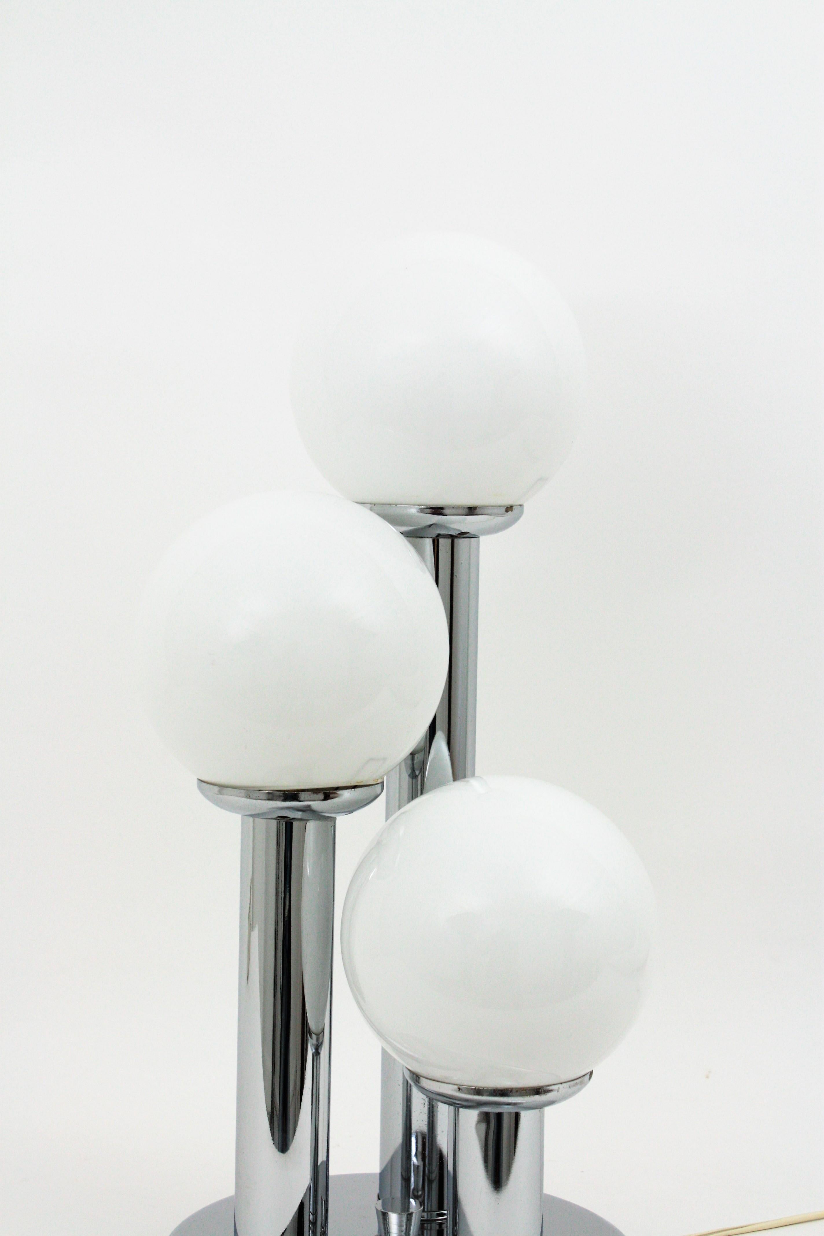 3 glass ball table lamp