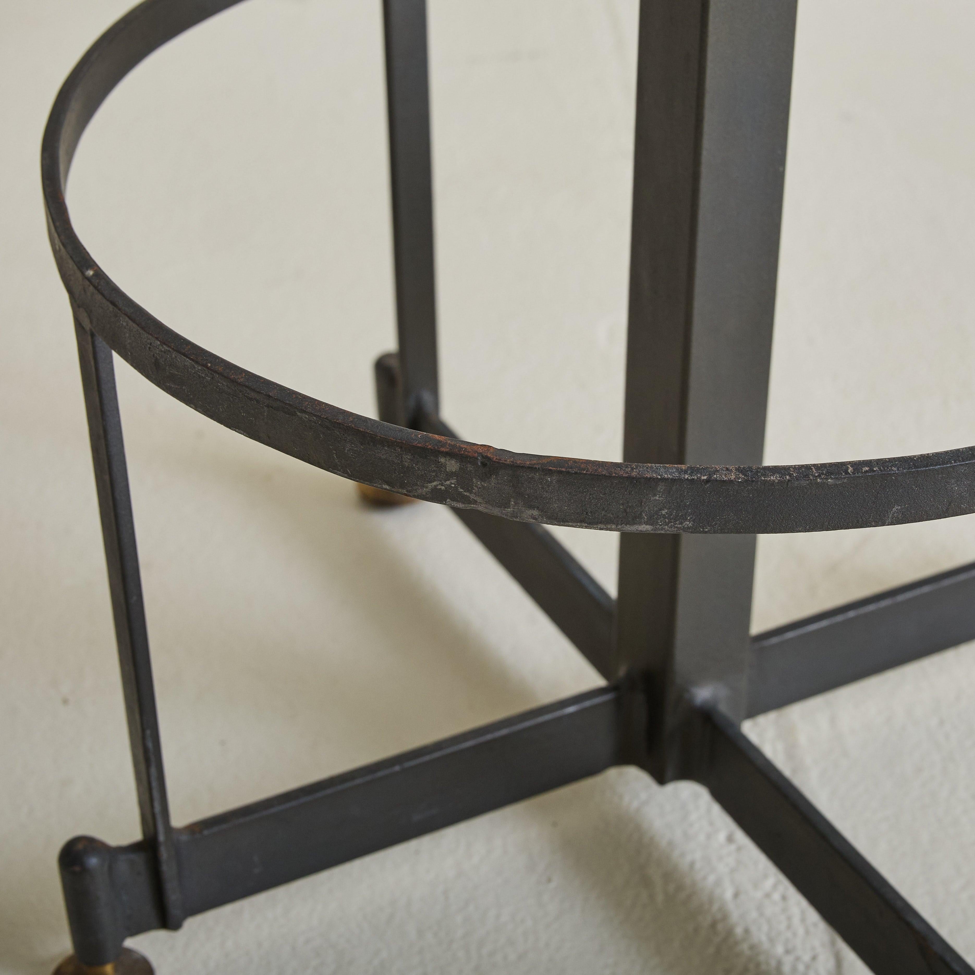 Tabouret moderniste italien dans le style d'Ignazio Gardella, années 1960 - 2 disponibles Bon état - En vente à Chicago, IL