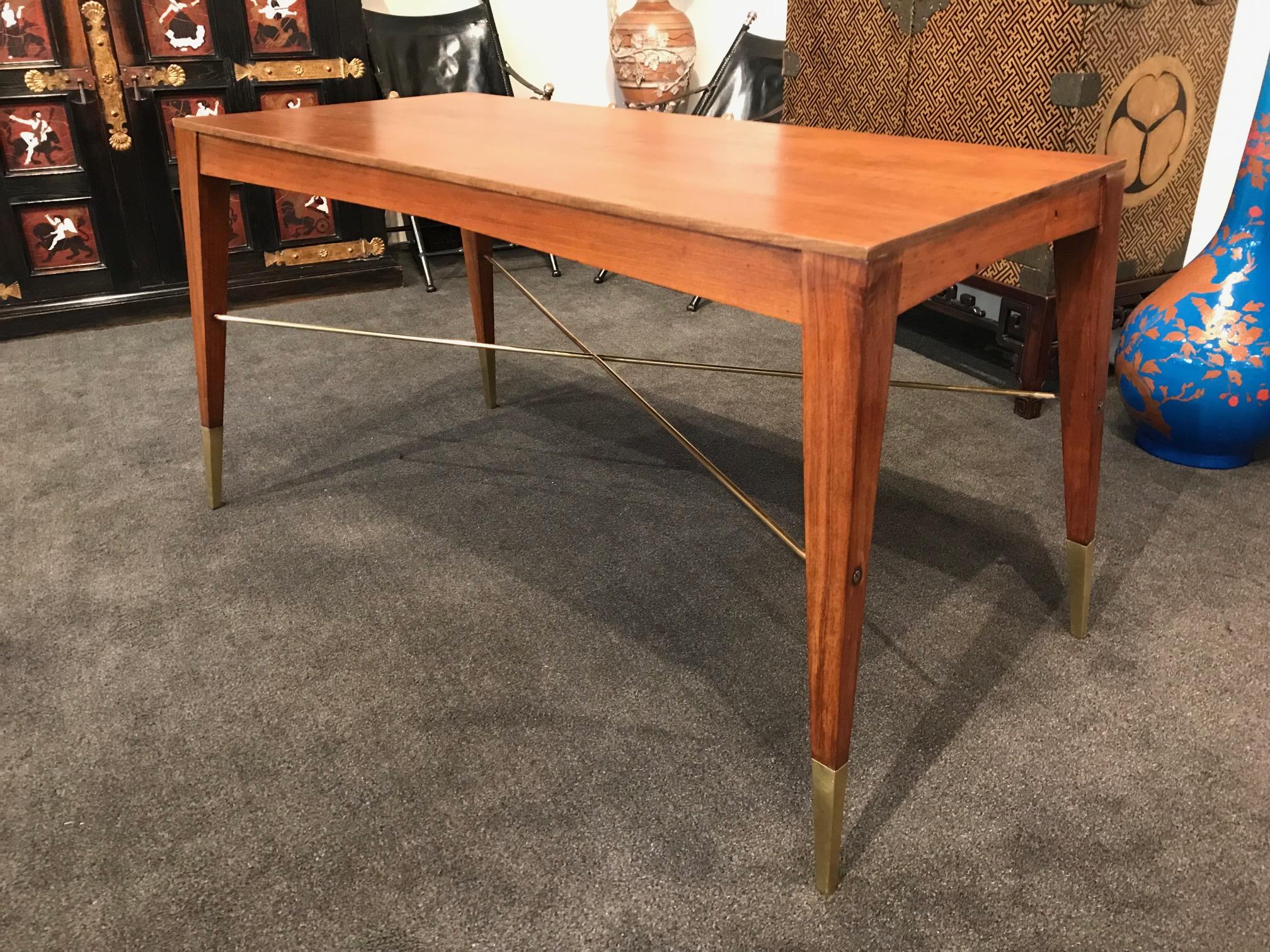 Italian Modernist Style Walnut Table Desk In Good Condition For Sale In Montreal, QC